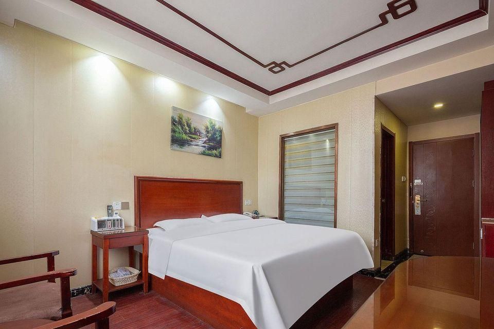 Hotel Queen Room