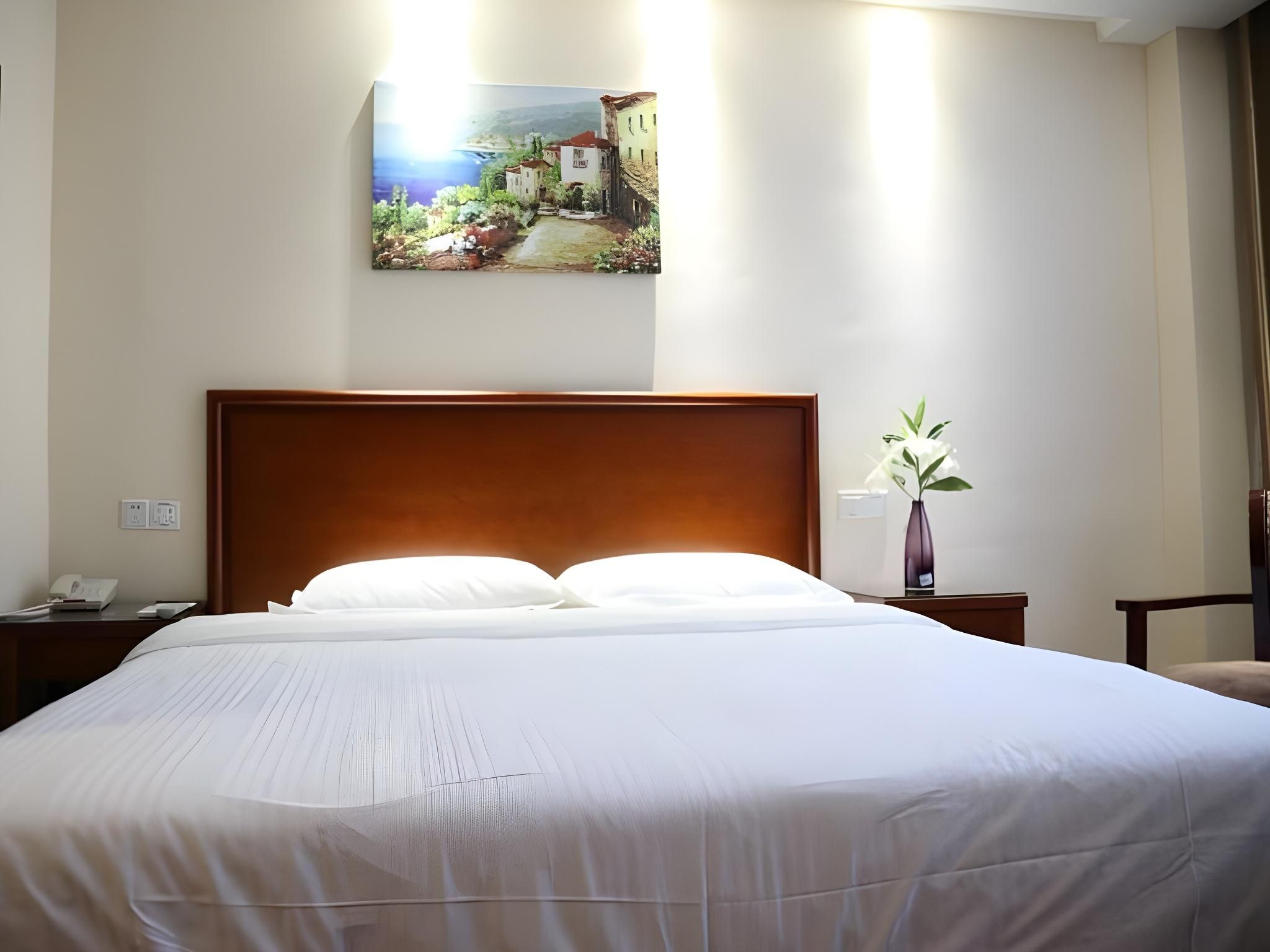 Business Queen Room