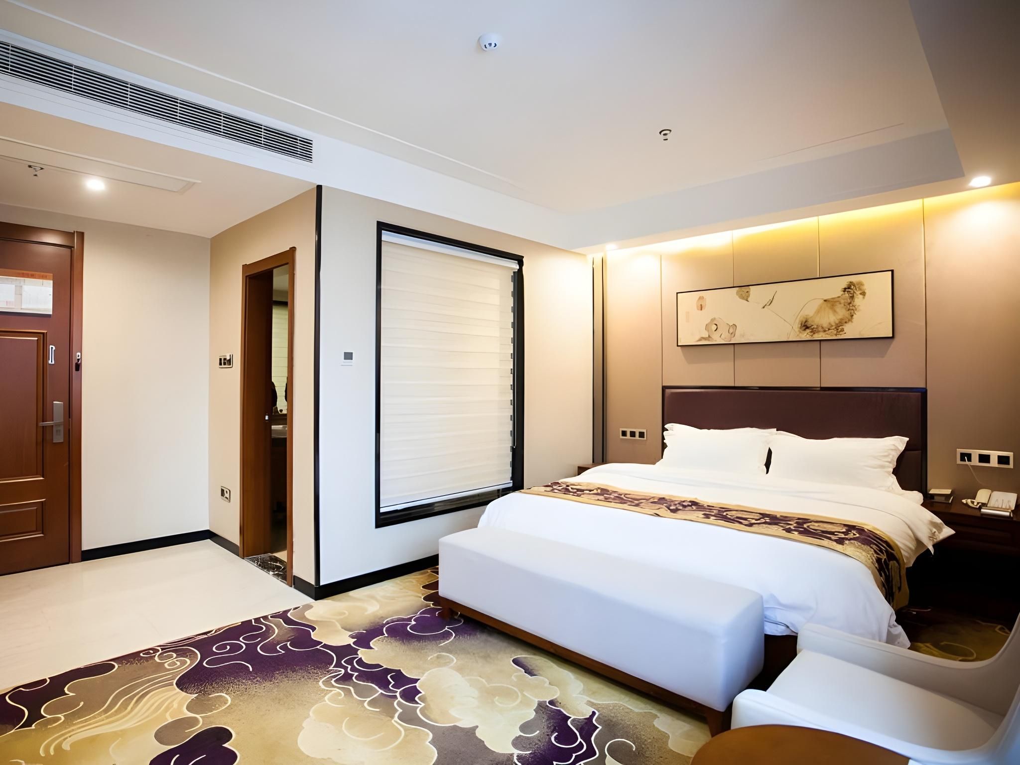 Queen Deluxe Room