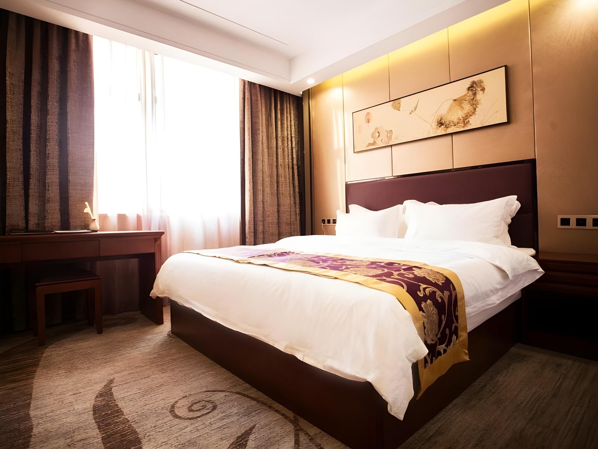 Queen Deluxe Room