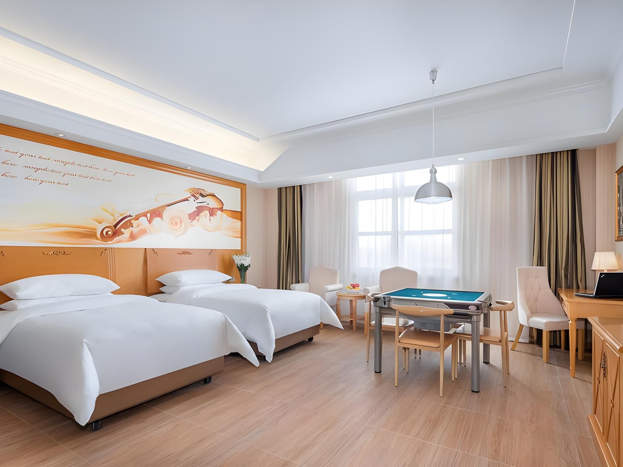 Vienna - Functional Chess Room With Twin Bed