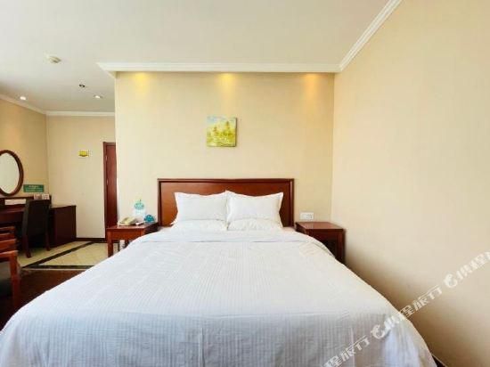 Hotel Queen Room