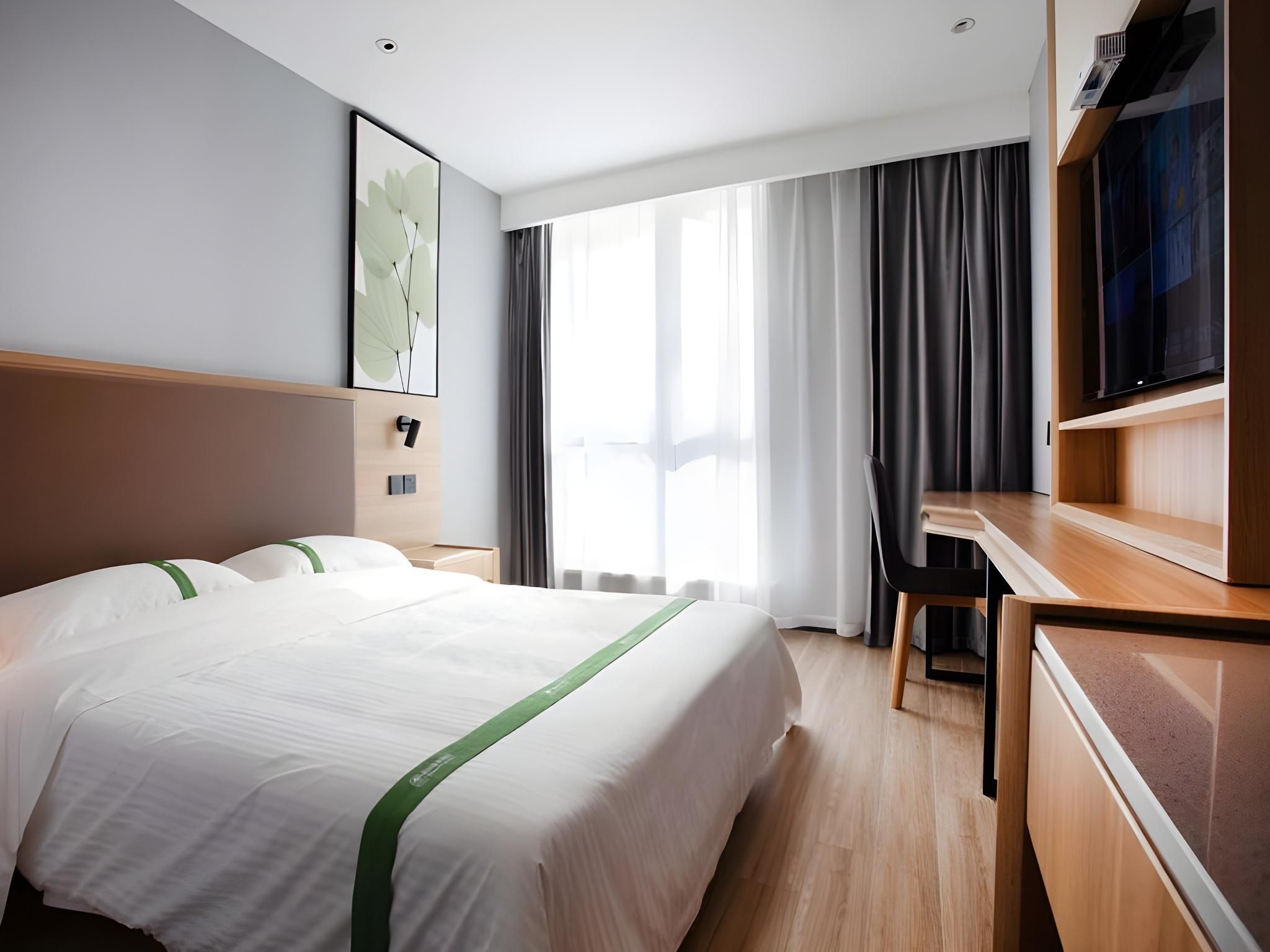 GTR - One 1.5M Bed Guest Room with Aisle window