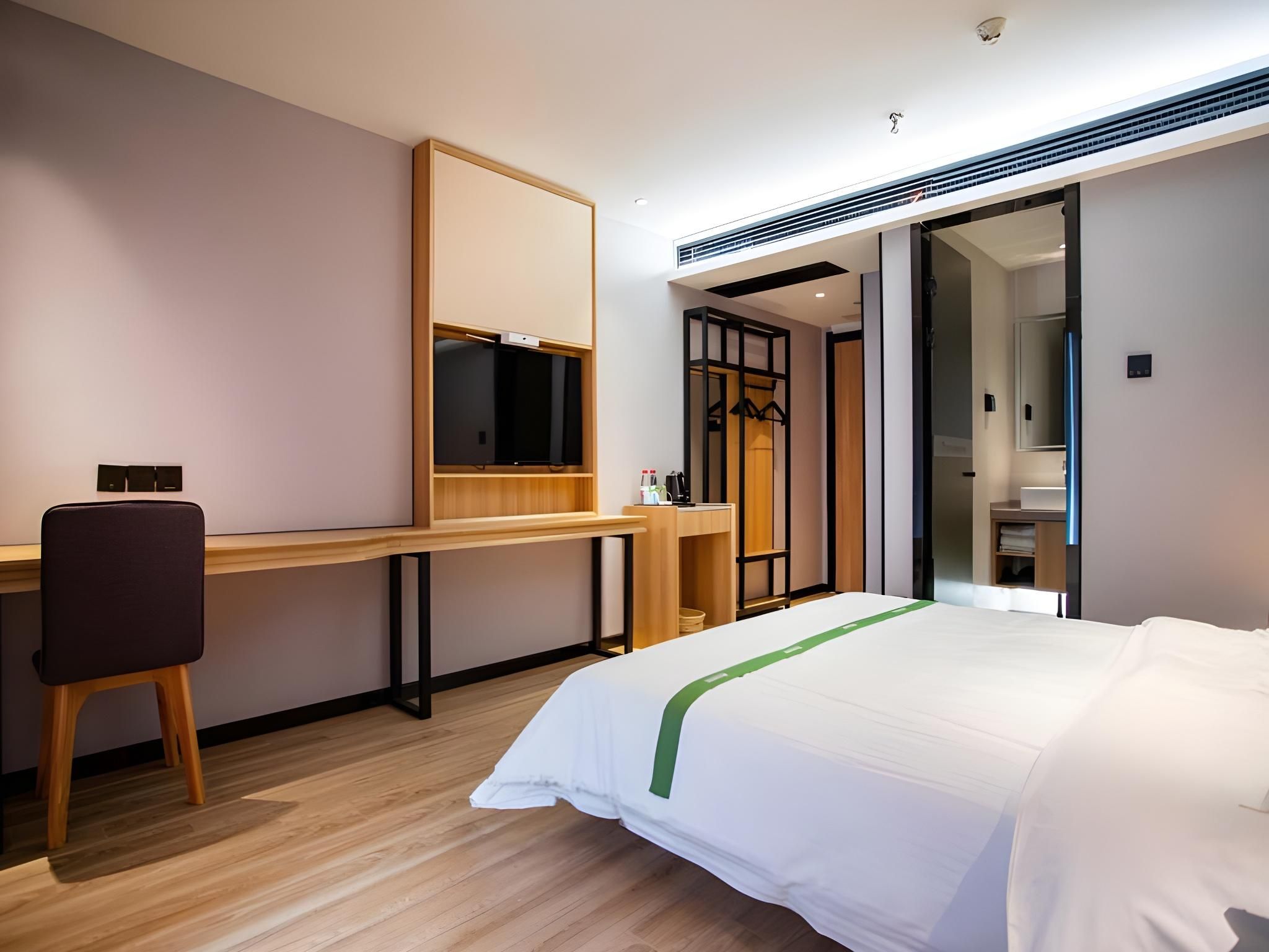 GTR - One 1.5M Bed Guest Room with Aisle window