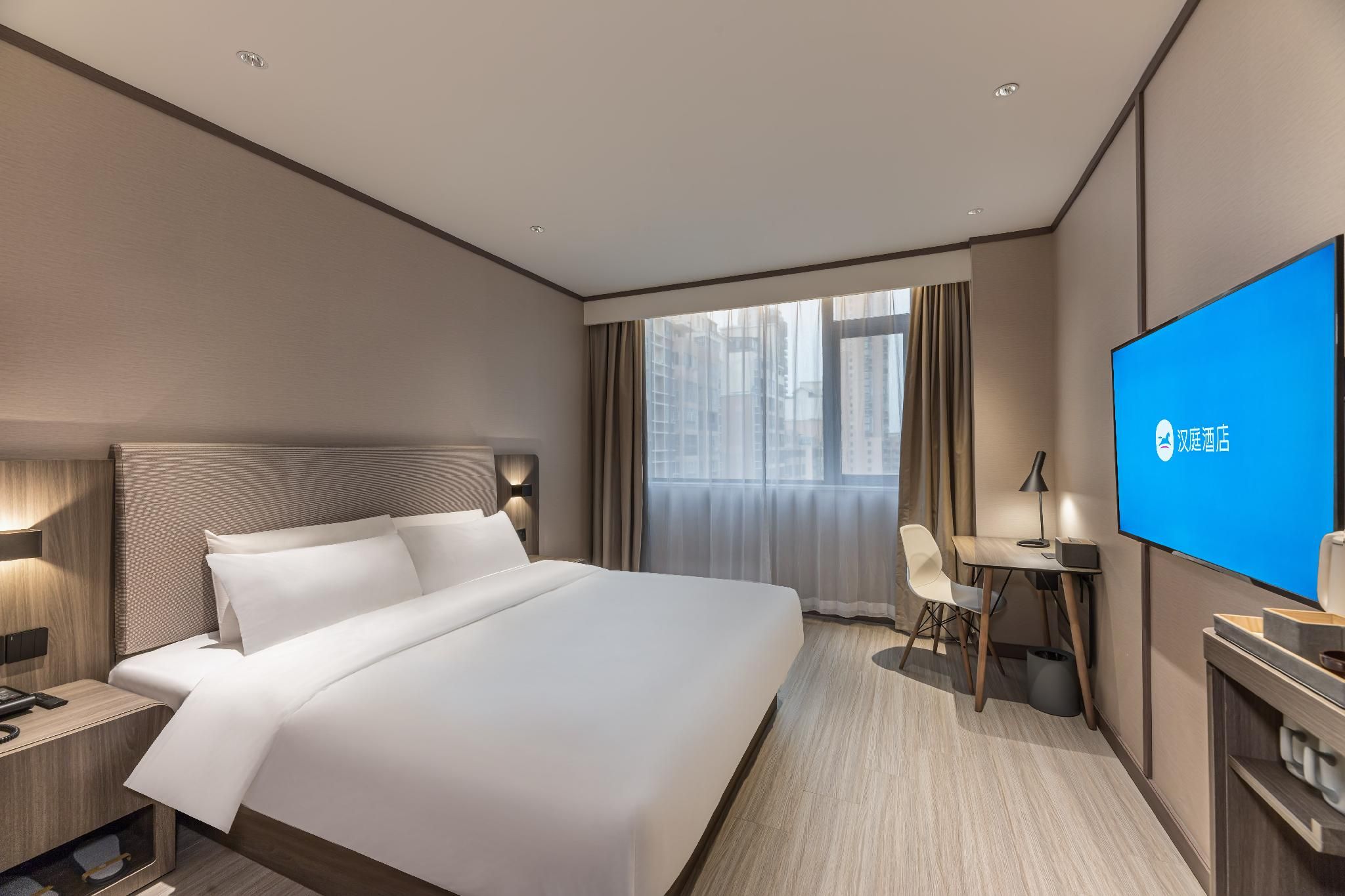 Queen Superior Room