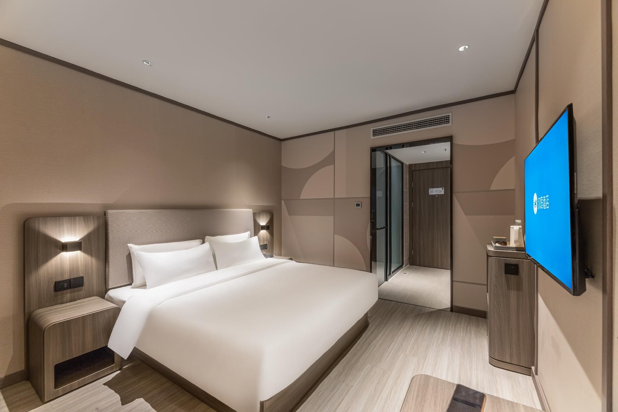 Queen Superior Room