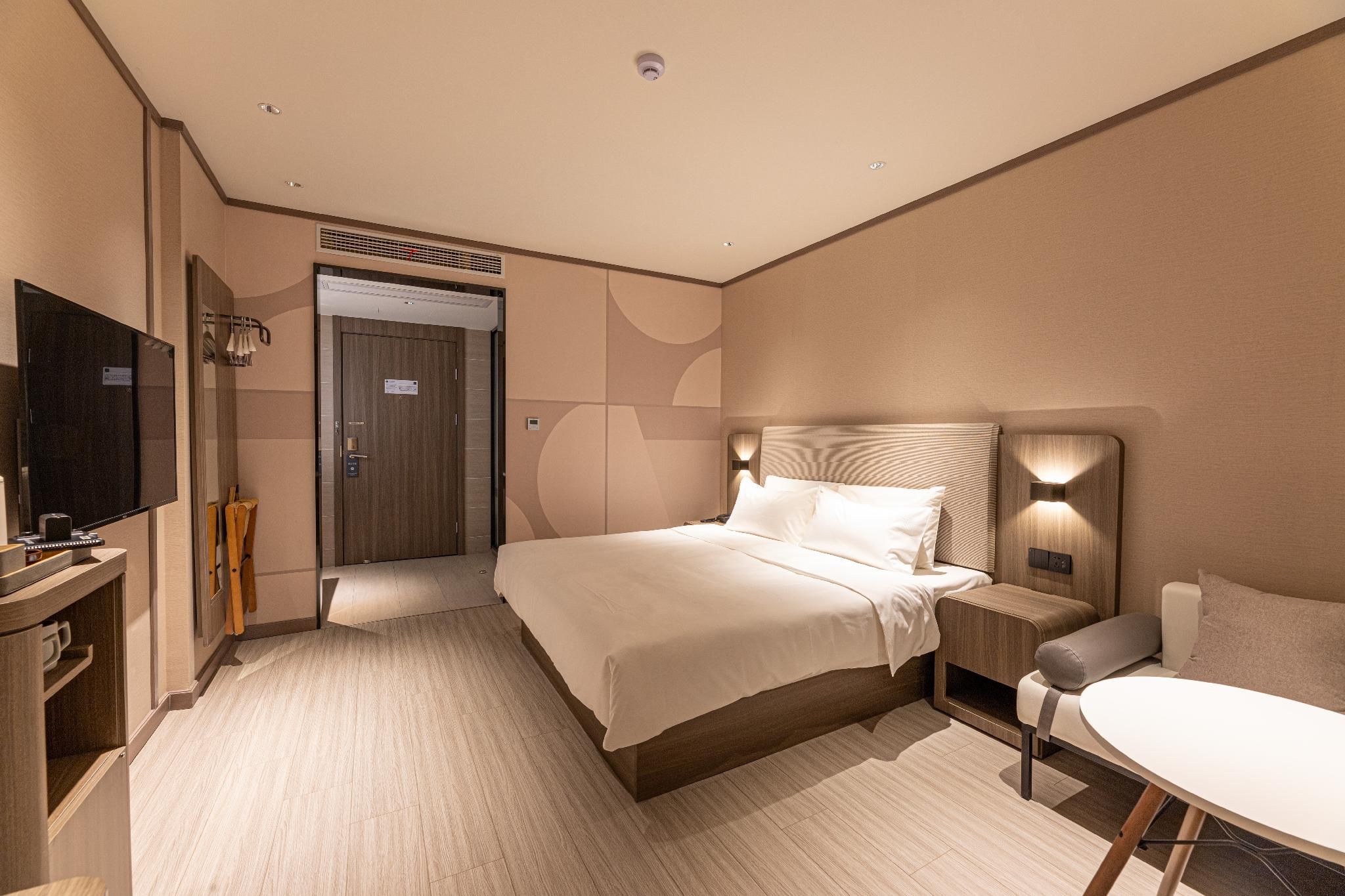Business Queen Bed Room