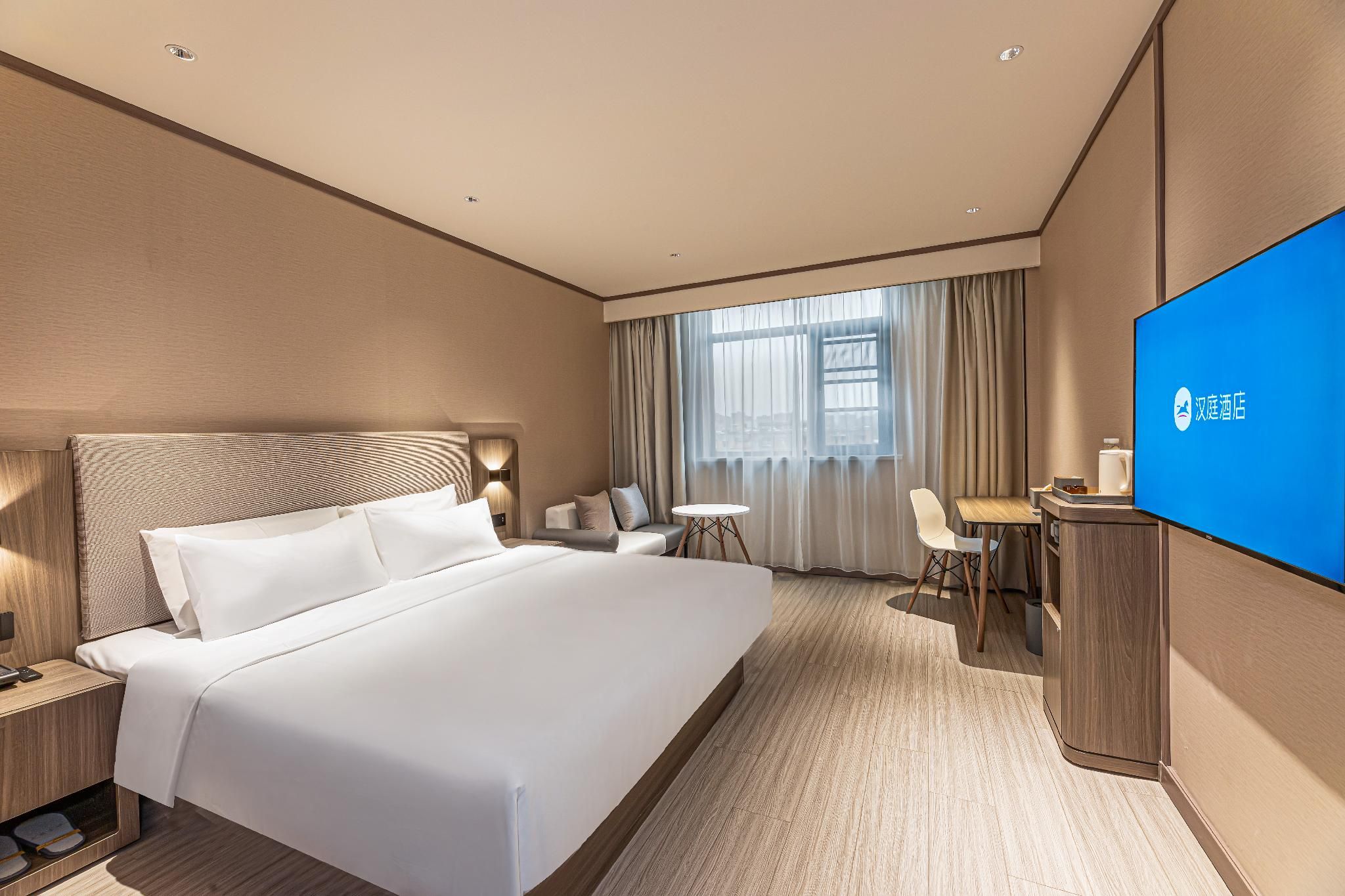 Business Queen Bed Room