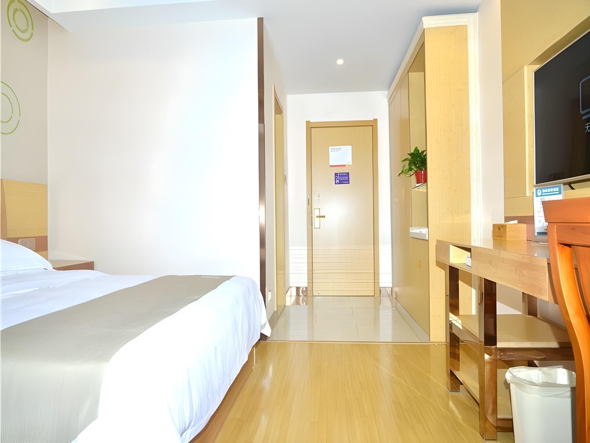 GTI - 1 Bed Guest Room, 2.0M Bed