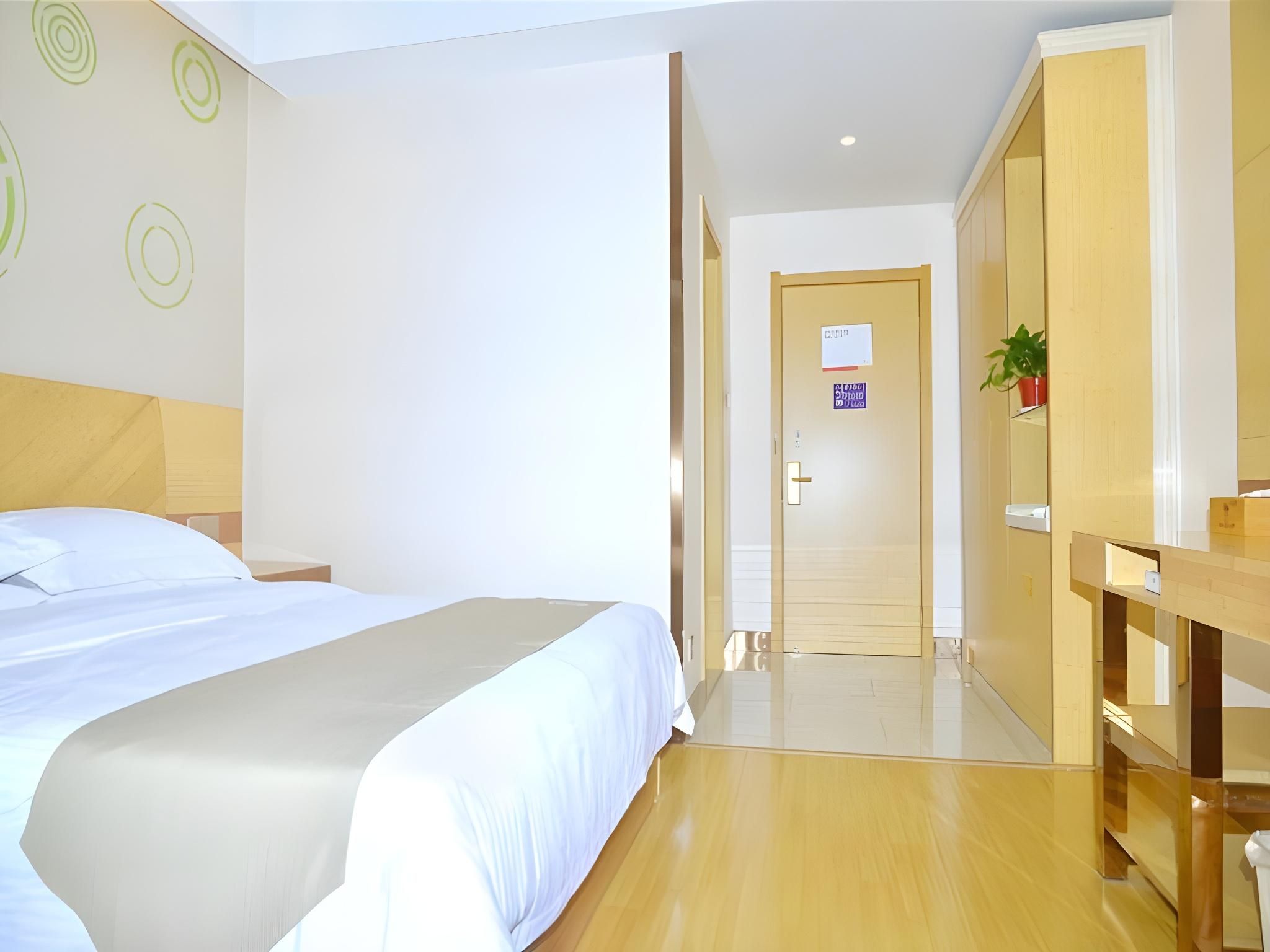 Business Queen Room