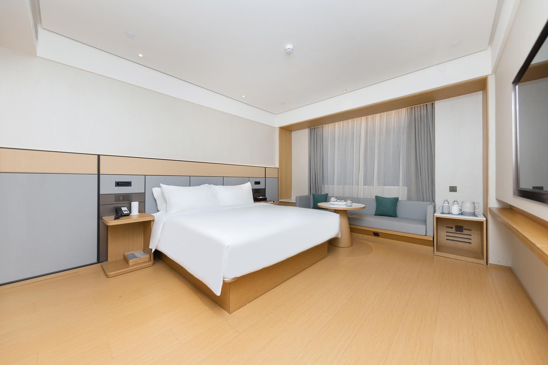 Business Queen Bed Room