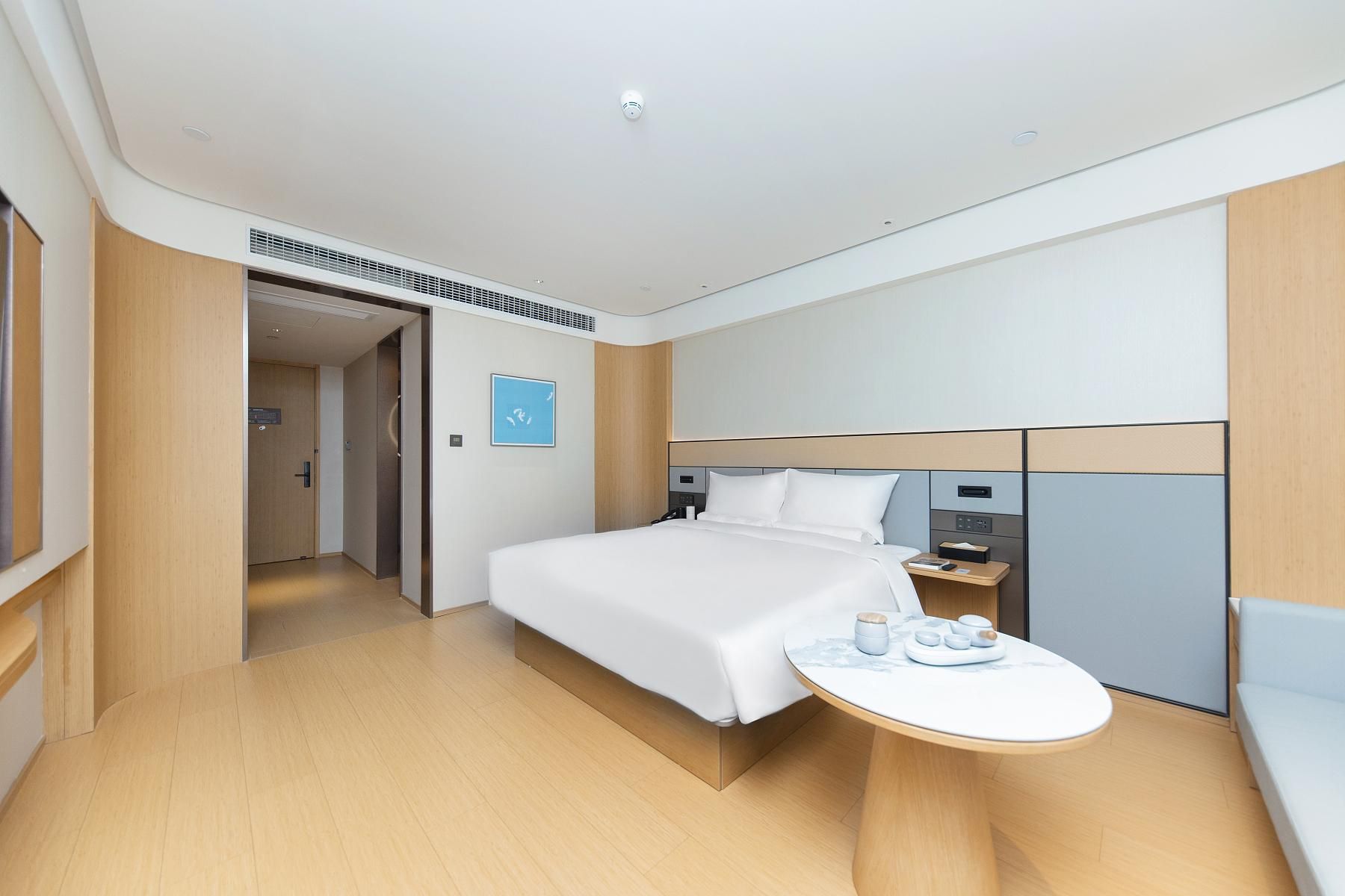 Business Queen Bed Room