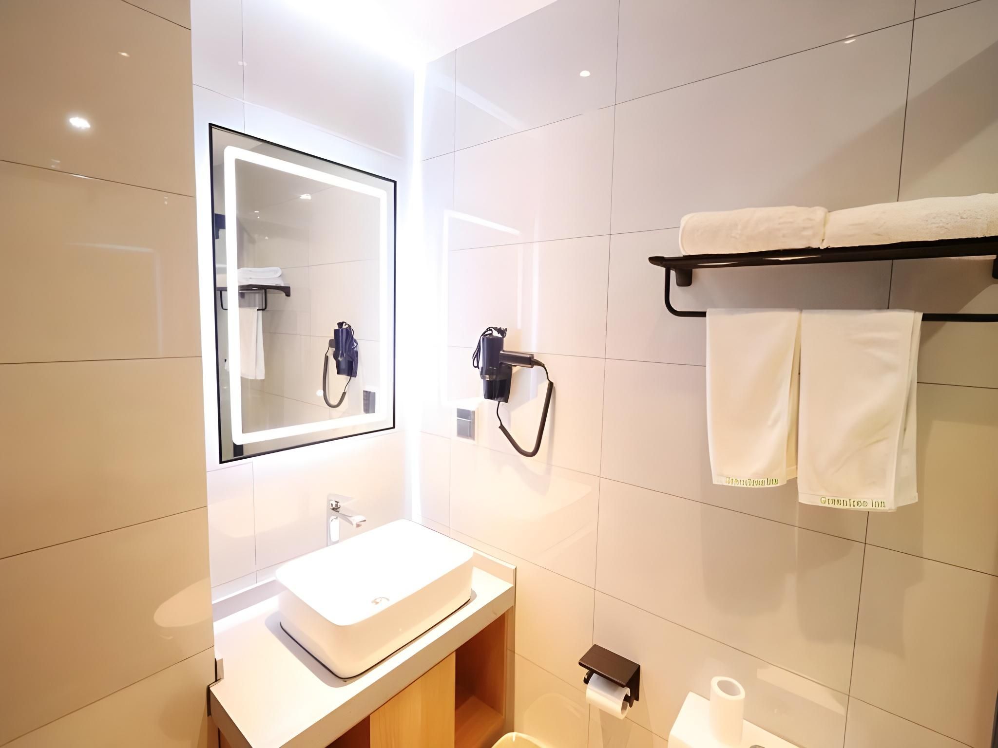 GTI - Superior Suite, with Projector
