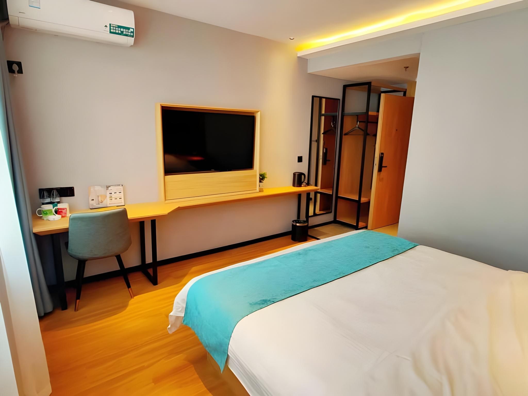 Business Queen Room