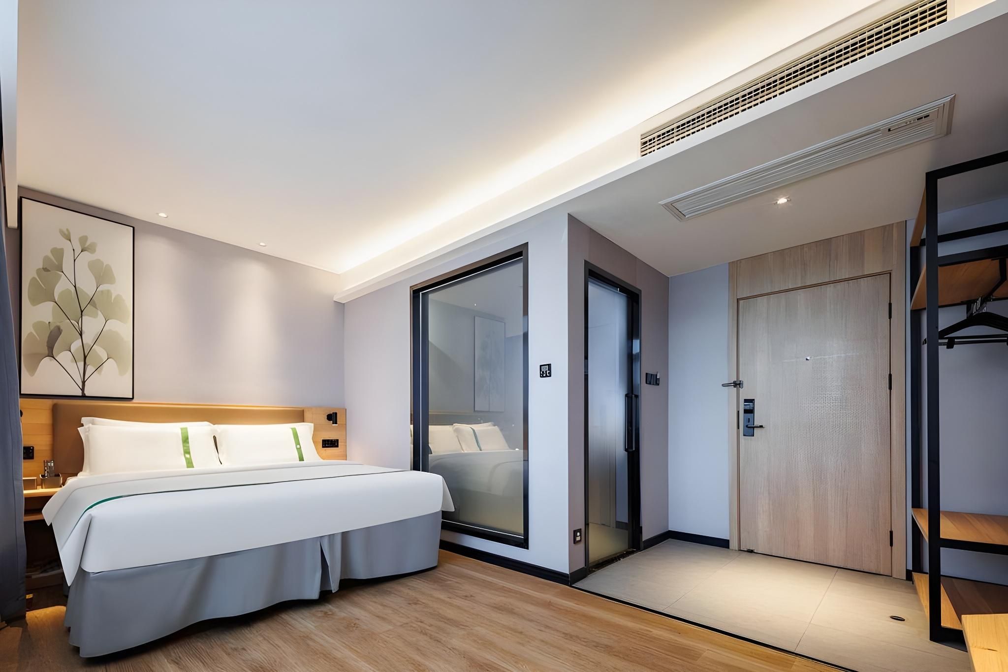 Business Queen Room