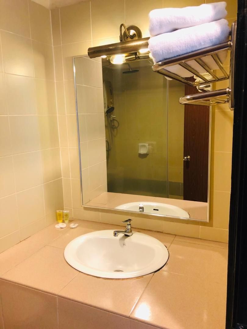 Garden View Hotel Standard Twin Room 3