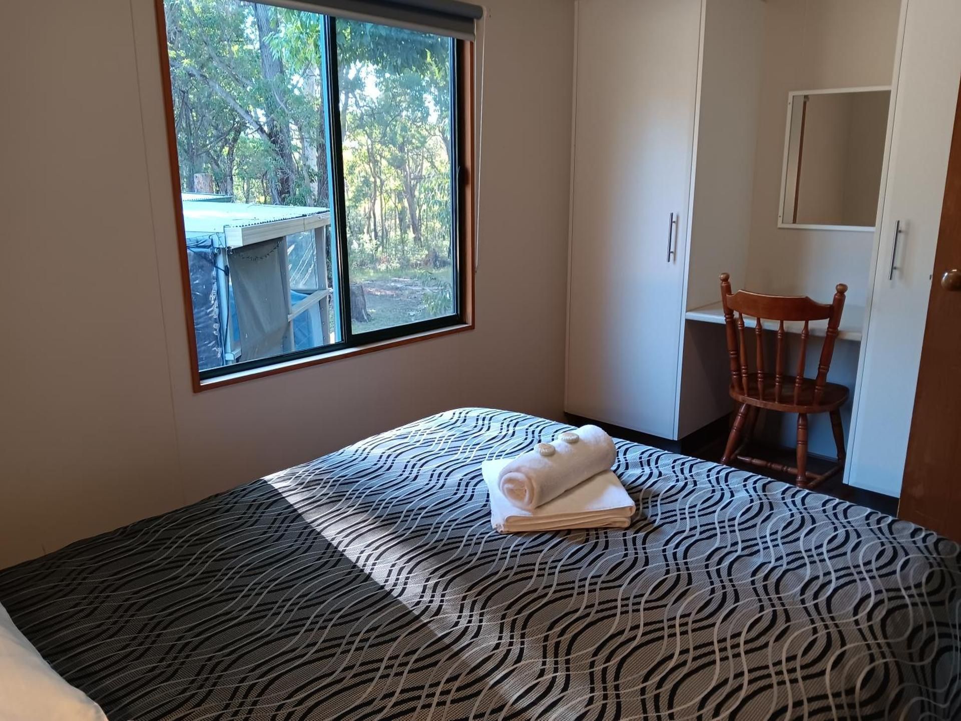 Mallacoota's Shady Gully Caravan Park Two-Bedroom Cabin (4) 2