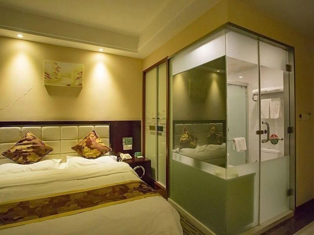 GTR - Guest Room with One 1.8M Bed