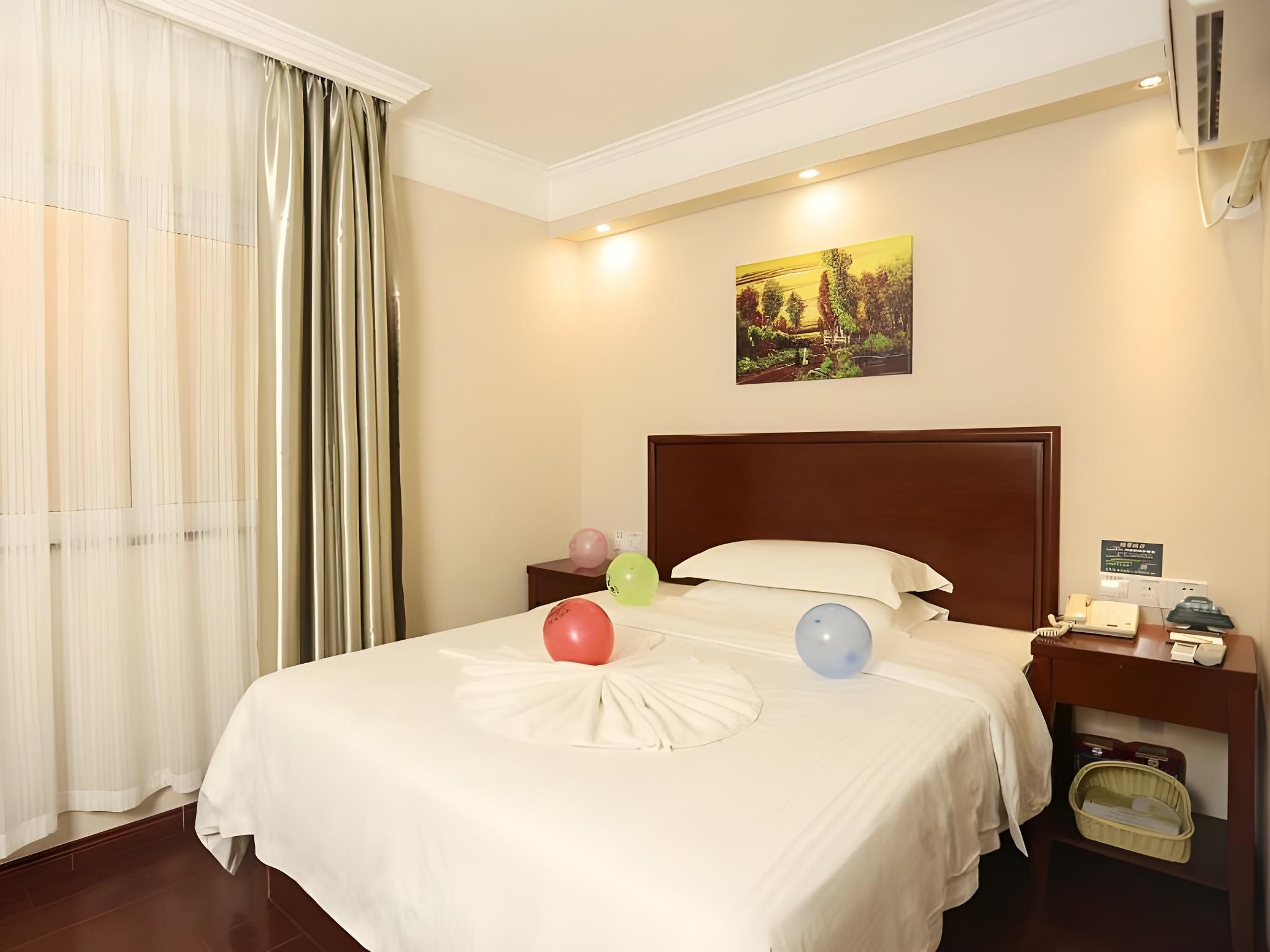 GTR - One 1.5M Bed Guest Room with Aisle window