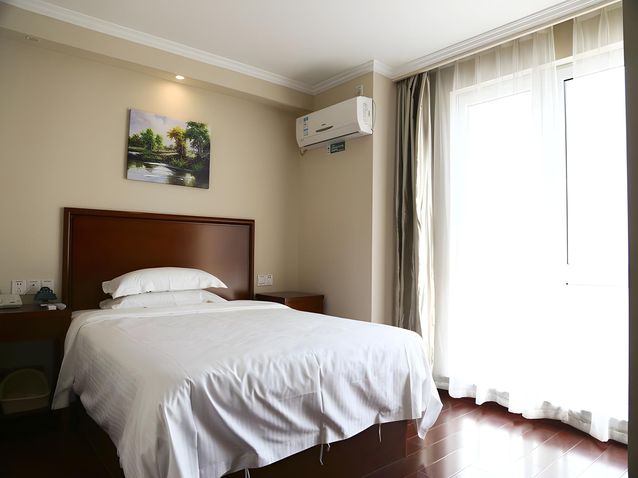 Business Queen Room