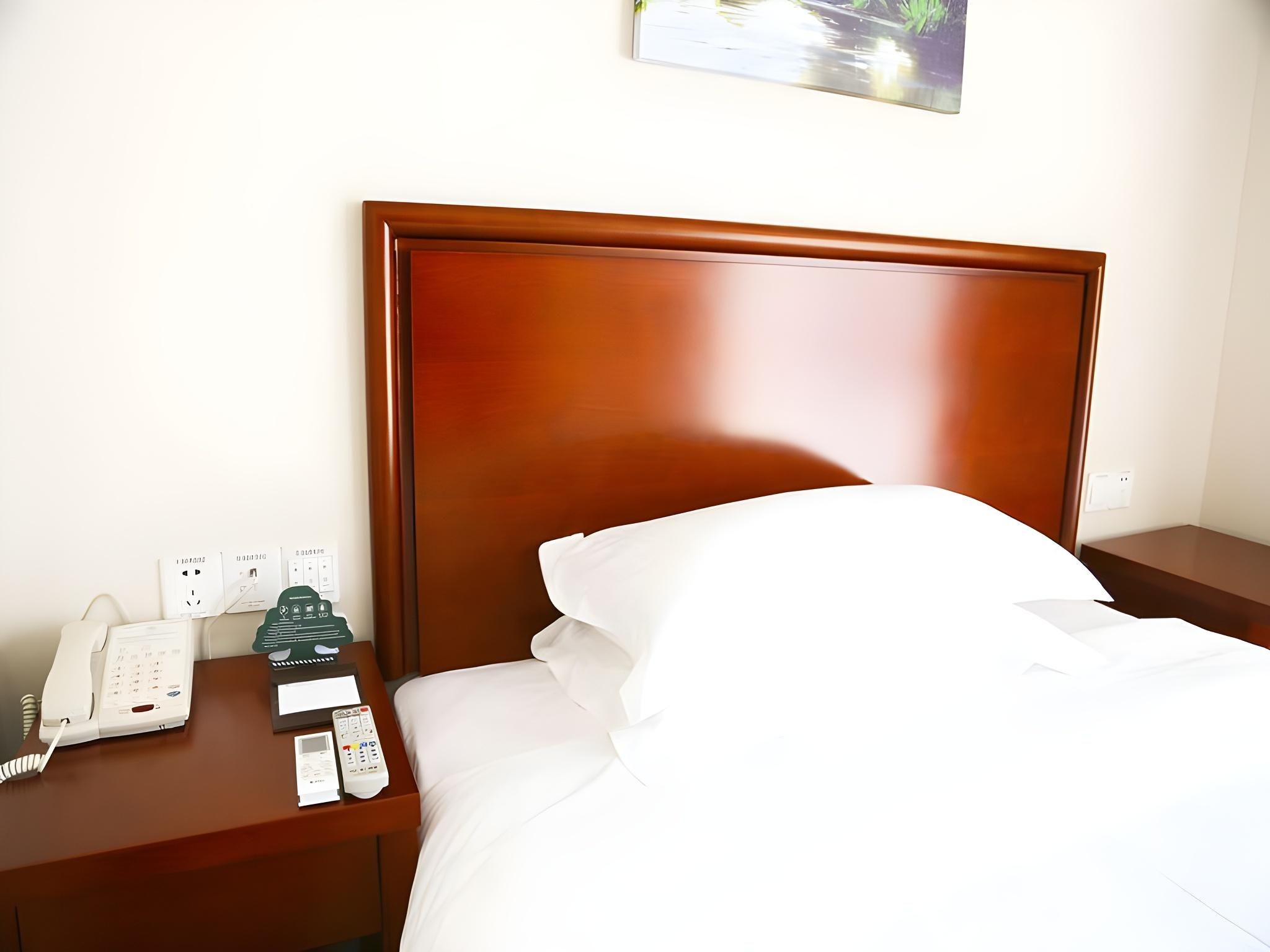 Business Queen Room