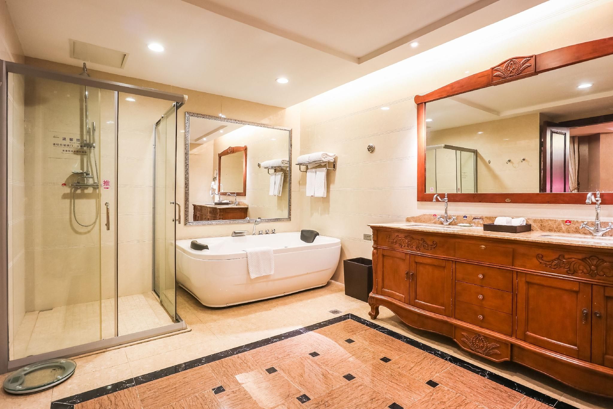 Honeymoon Suite
