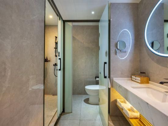 GTI - Intelligent Queen Room