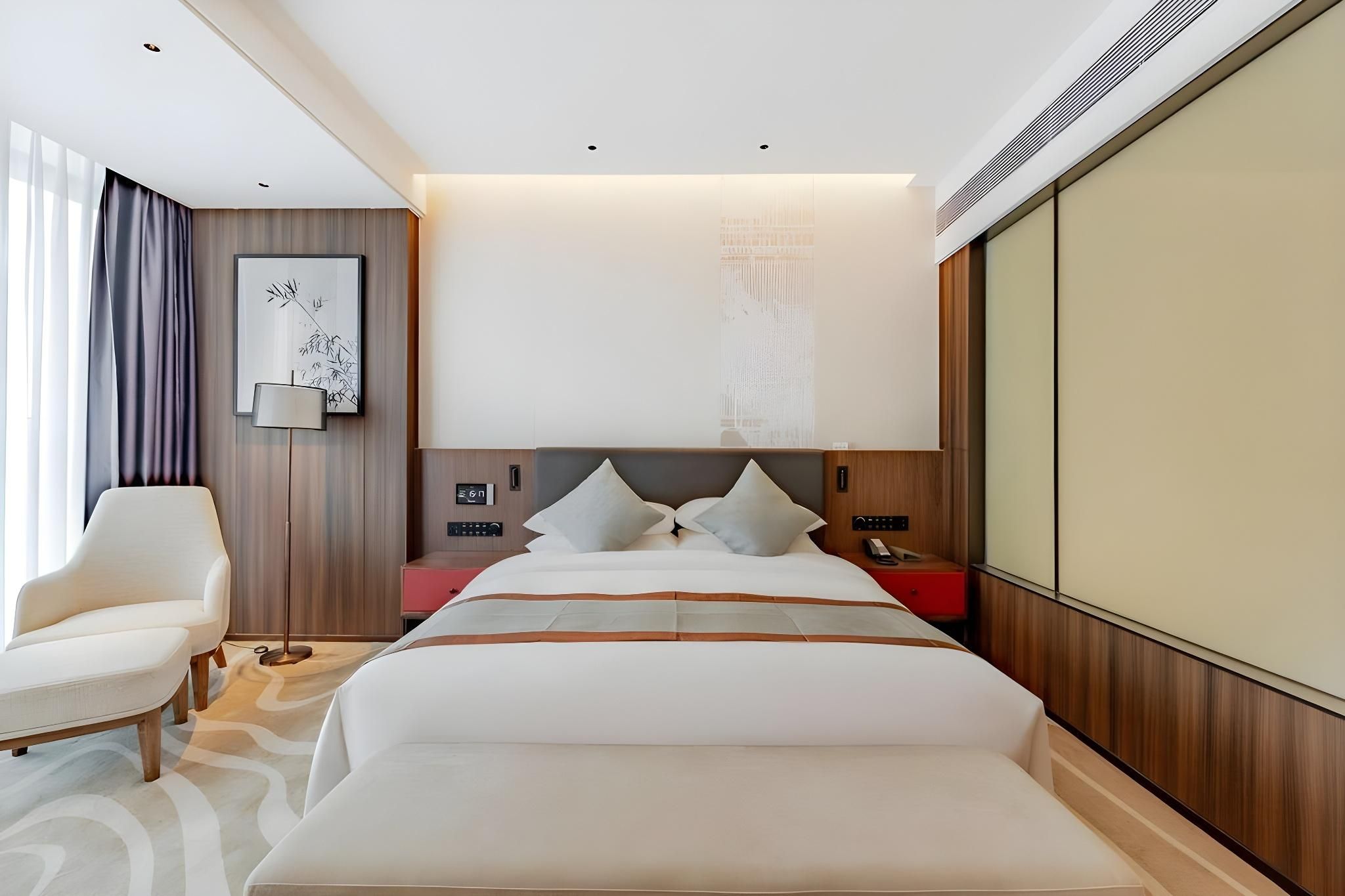 Deluxe King Room