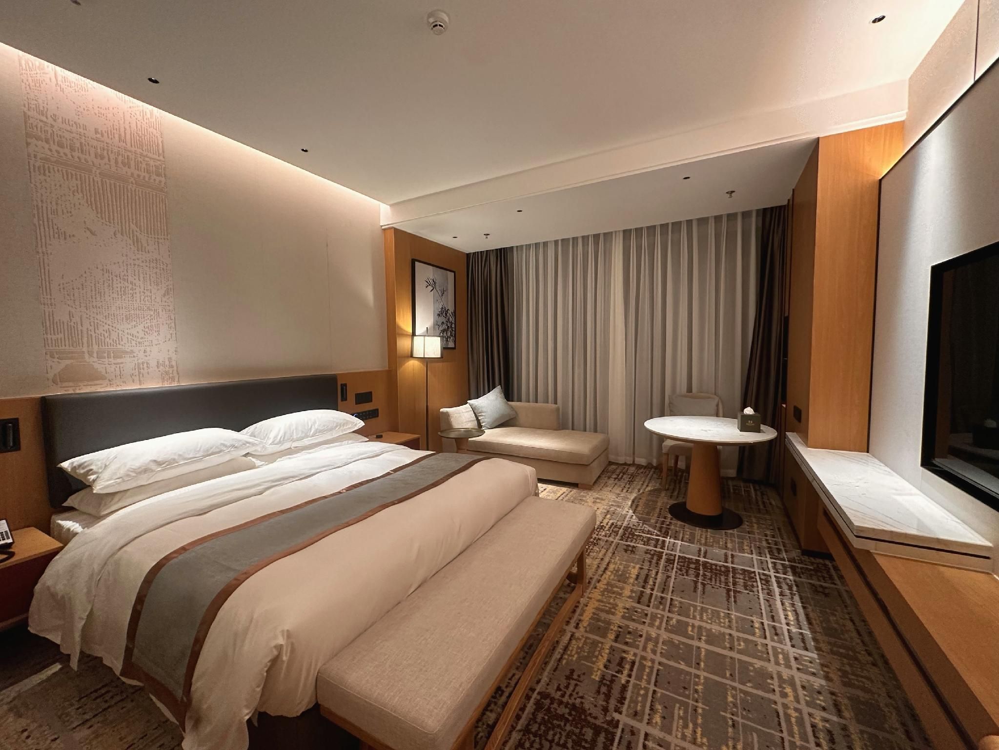 Executive Panoramic Queen Room