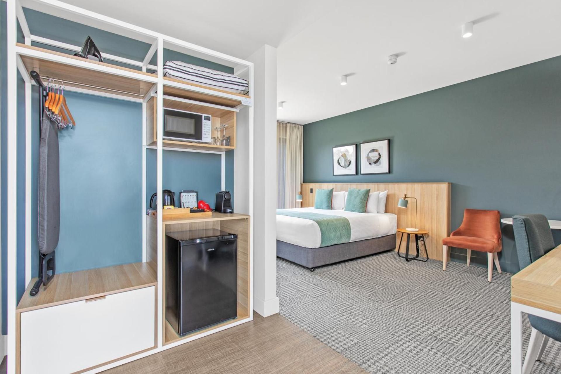 Superior Connecting Room