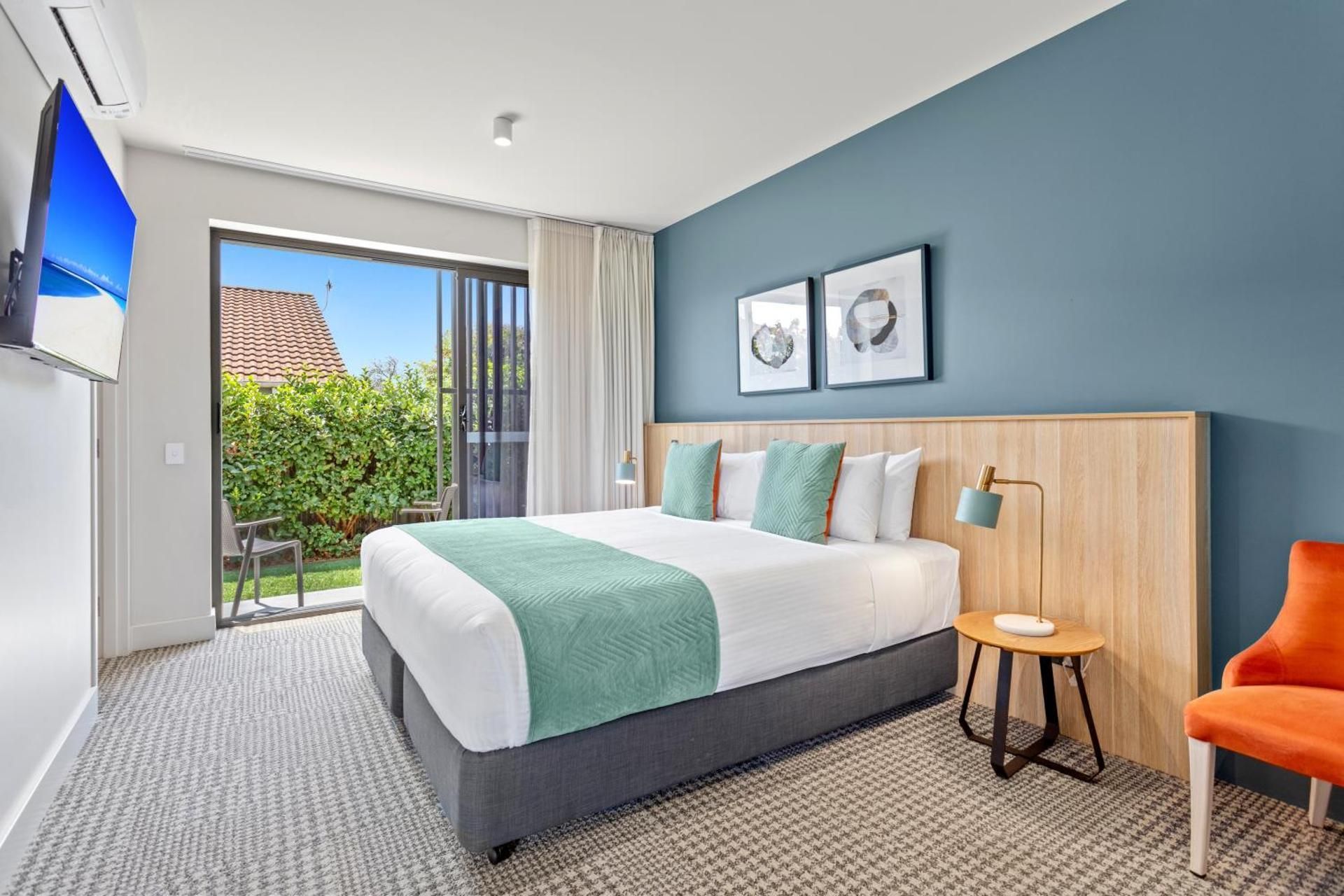 Superior Connecting Room