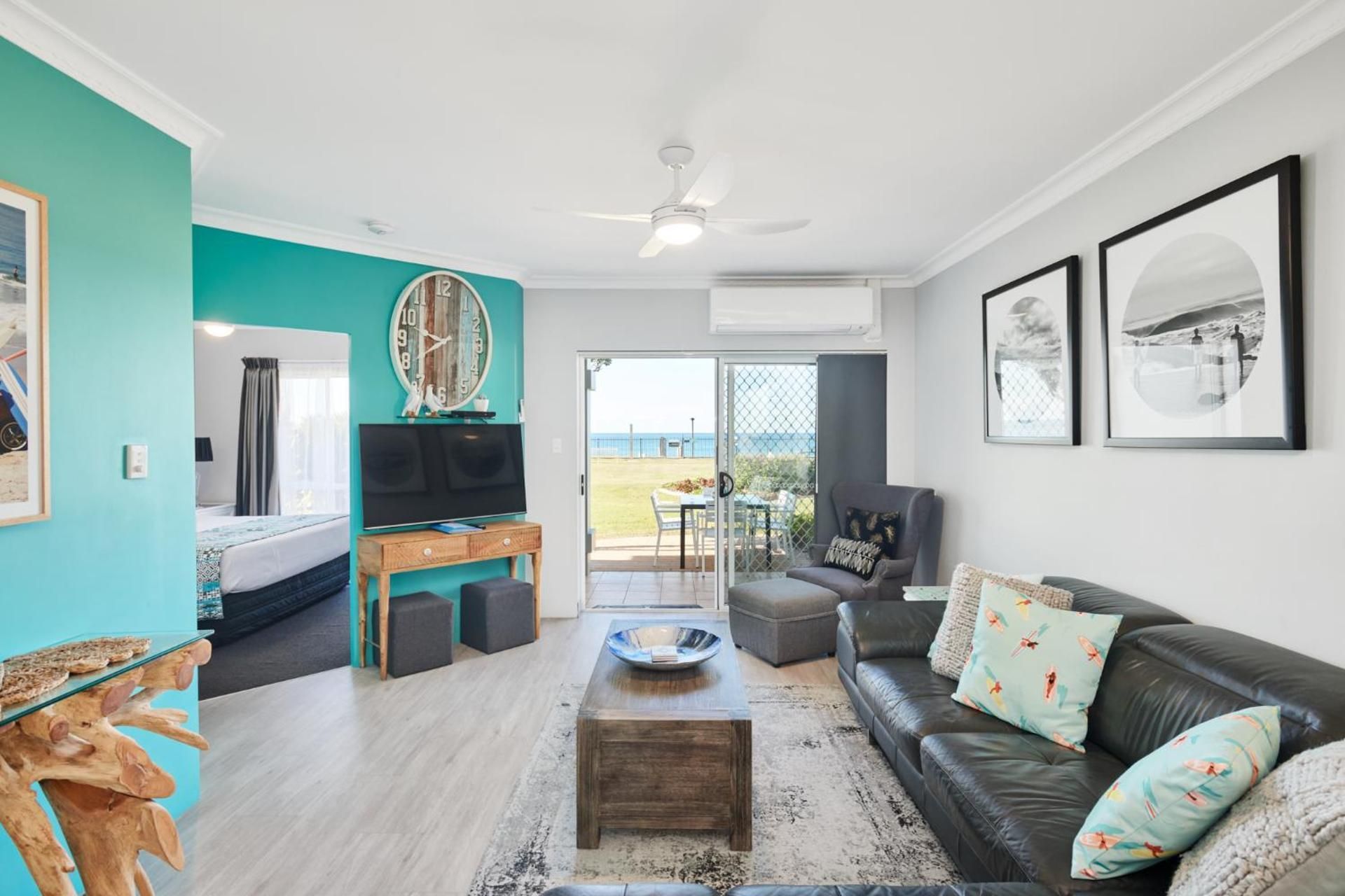 One Bed Ocean View Contemporary Apartment
