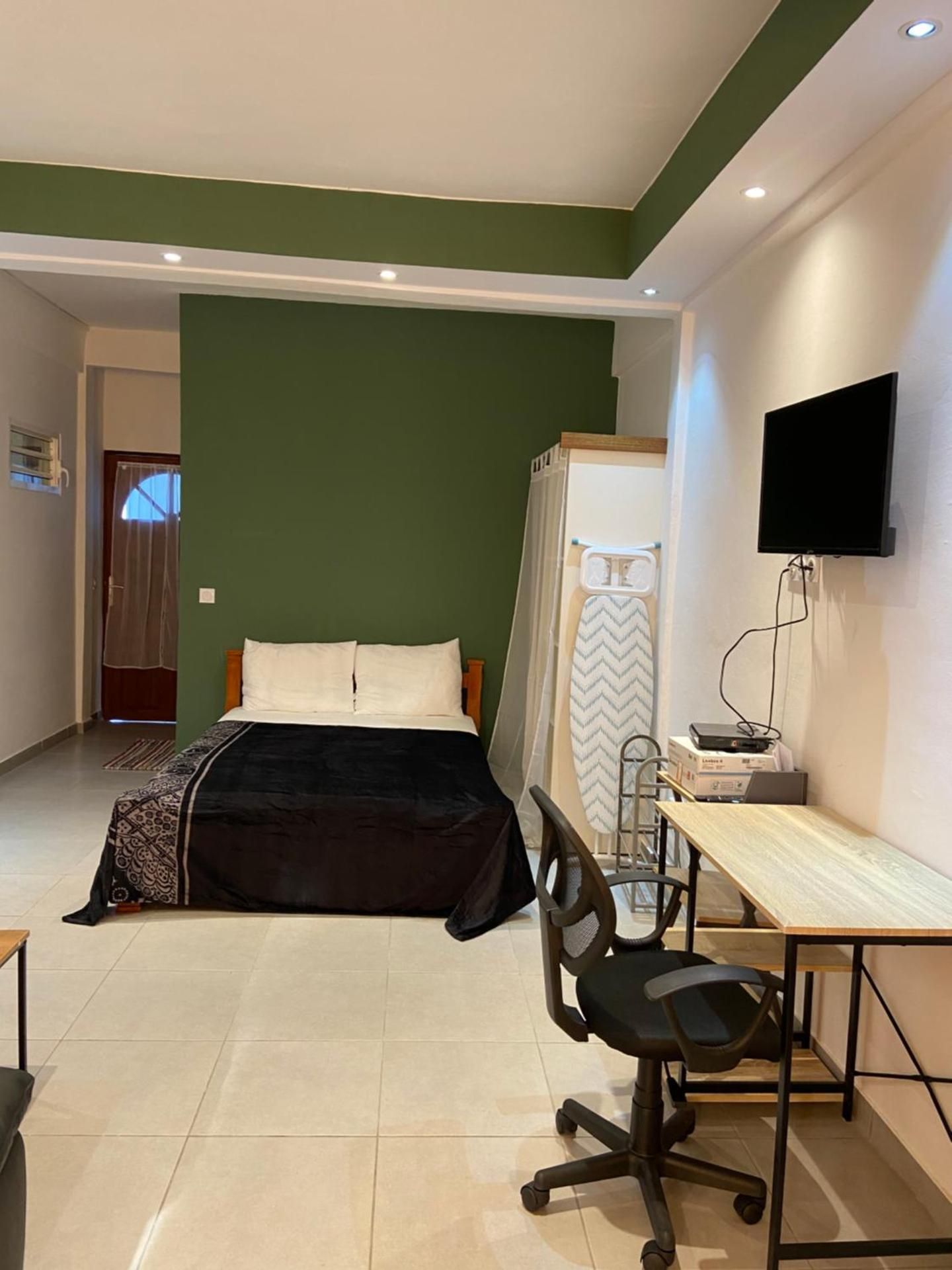 Deluxe Studio