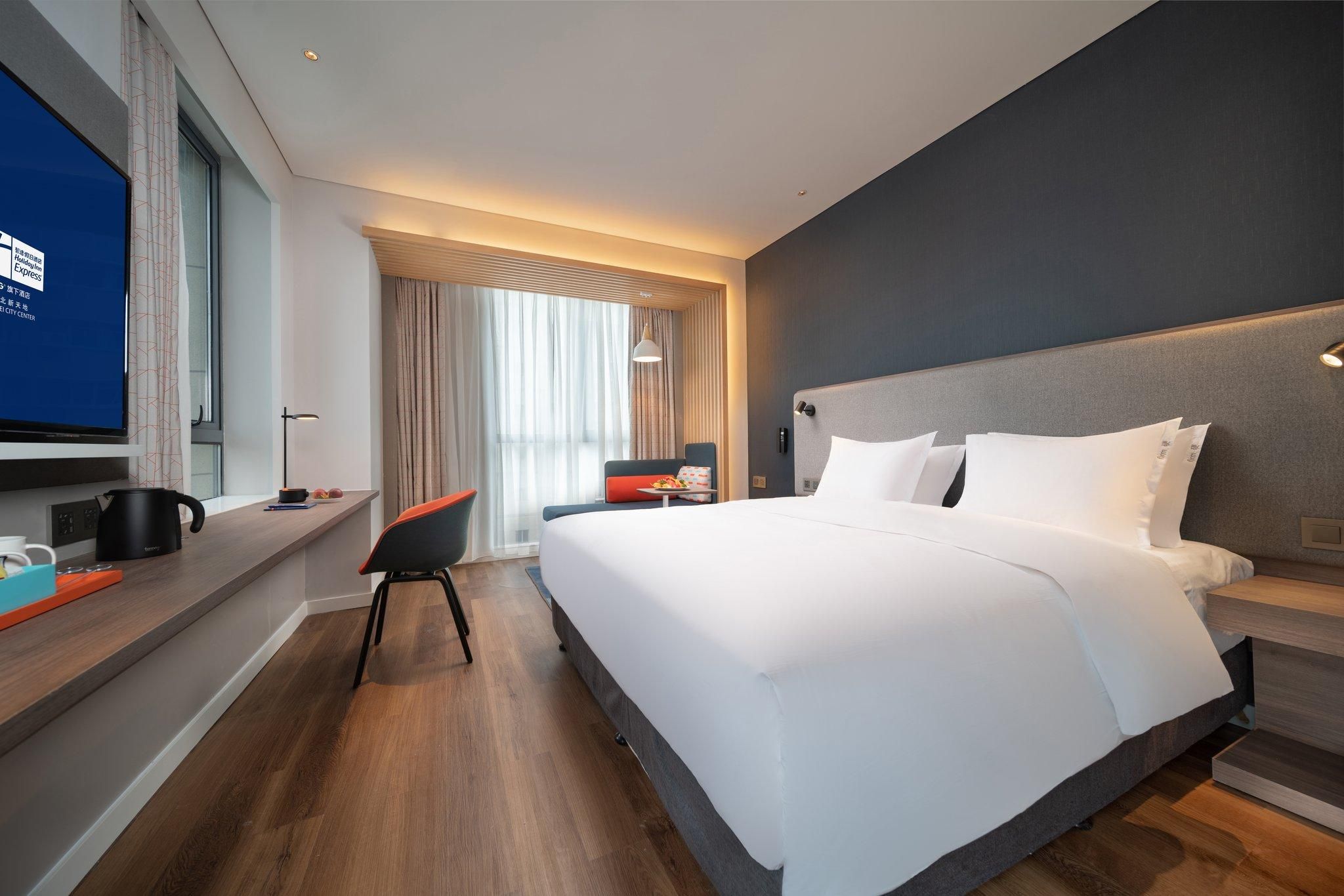1 King Bed Standard High Floor