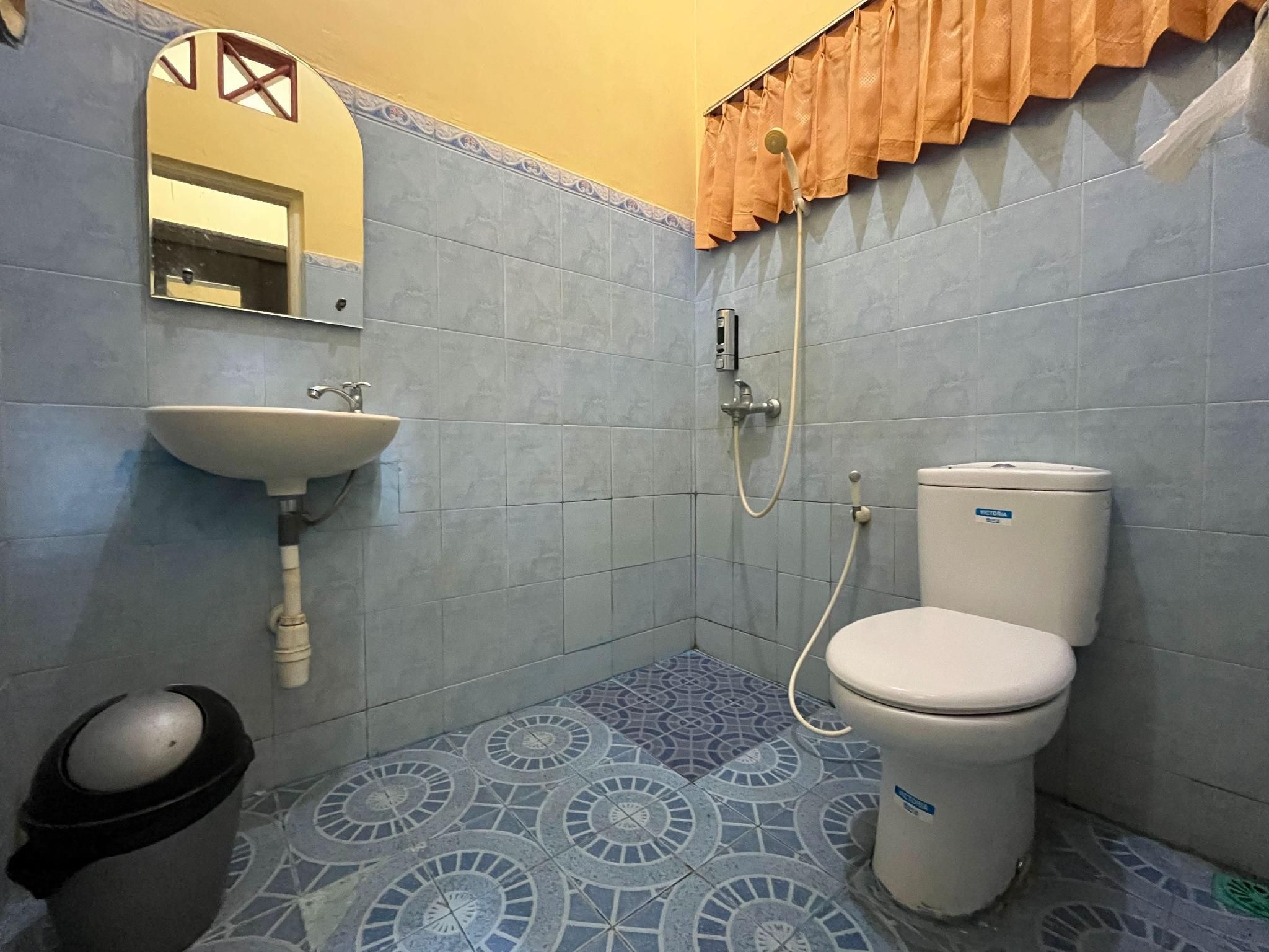 Wonorejo Hotel Mitra RedDoorz Superior Room 2