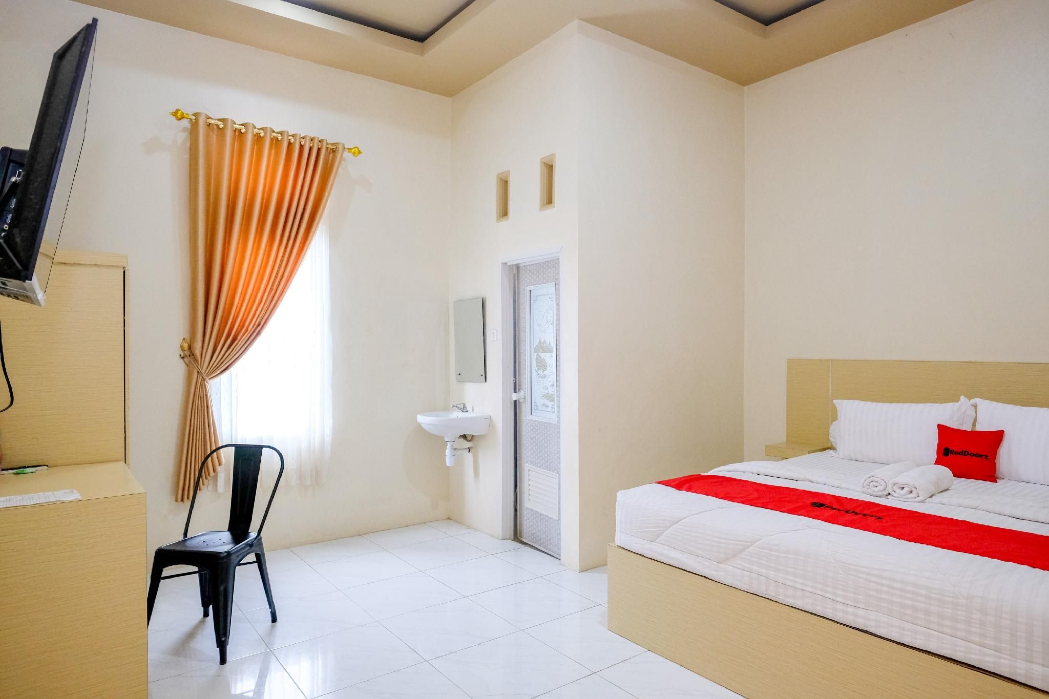 RedDoorz @ Dewanti Syariah near Stasiun Tulungagung Standard