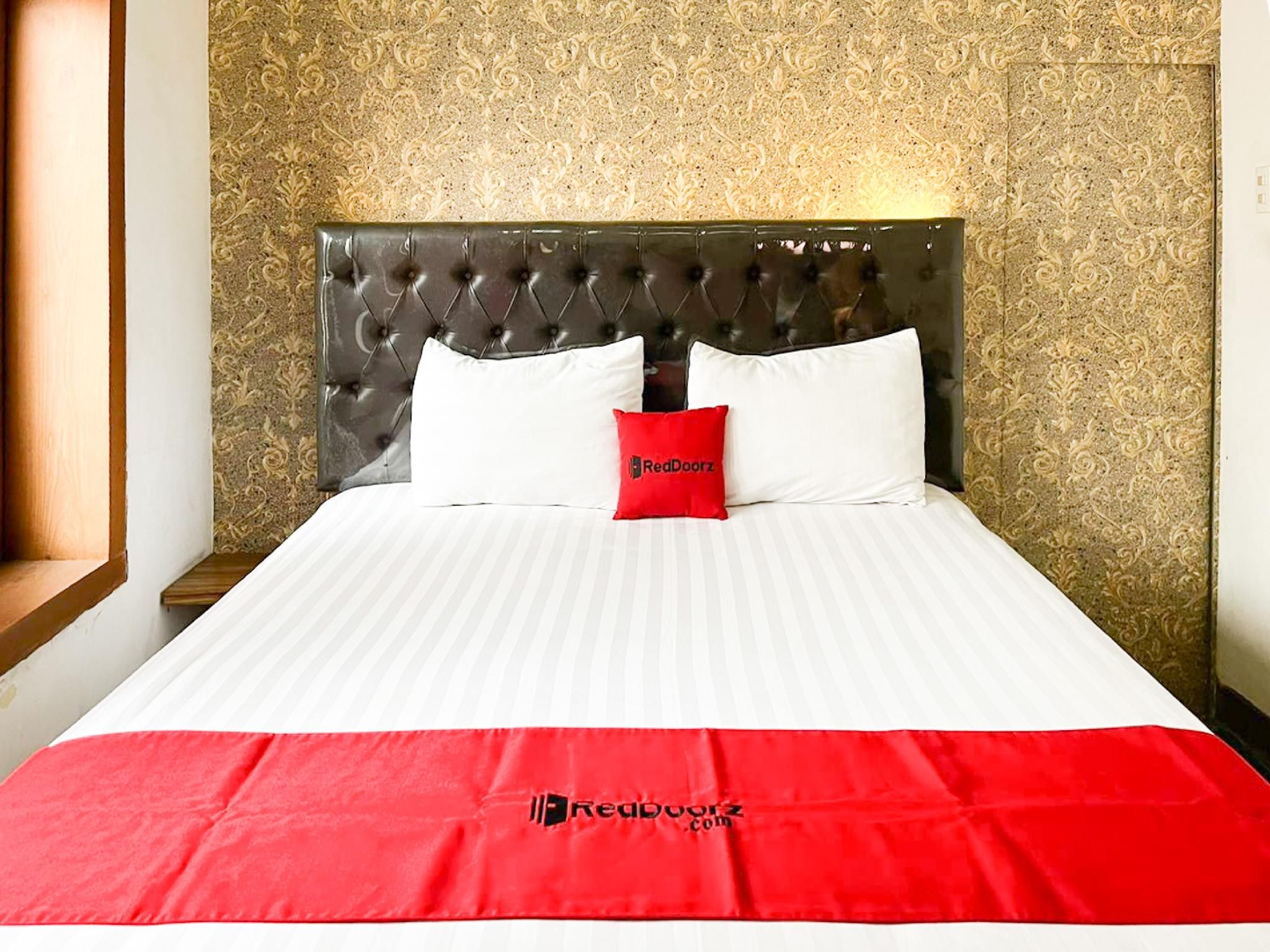 RedDoorz Syariah Near Alun-Alun Tulungagung Deluxe Room