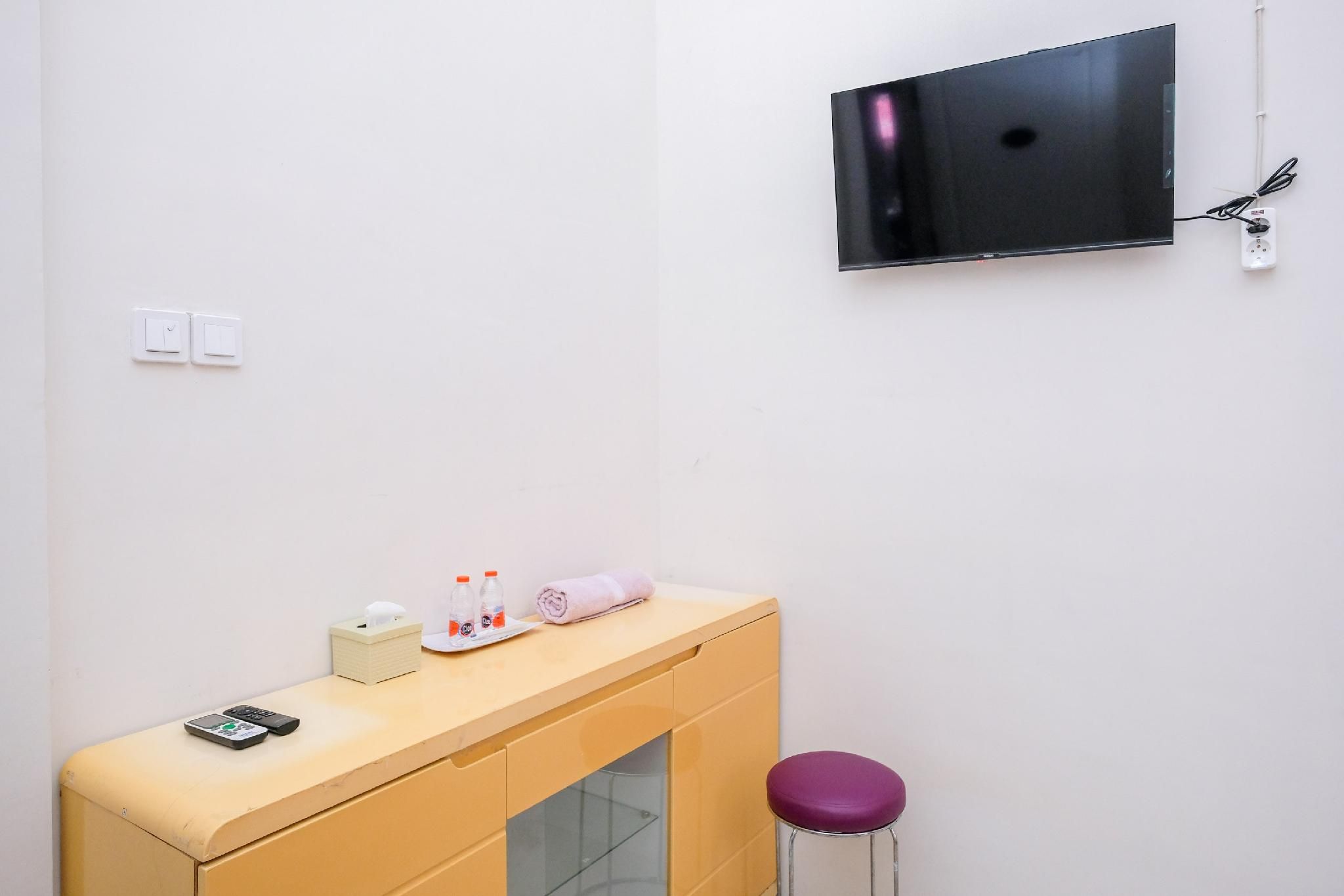 Urbanview Hotel Trisna Tulungagung Family Room 2