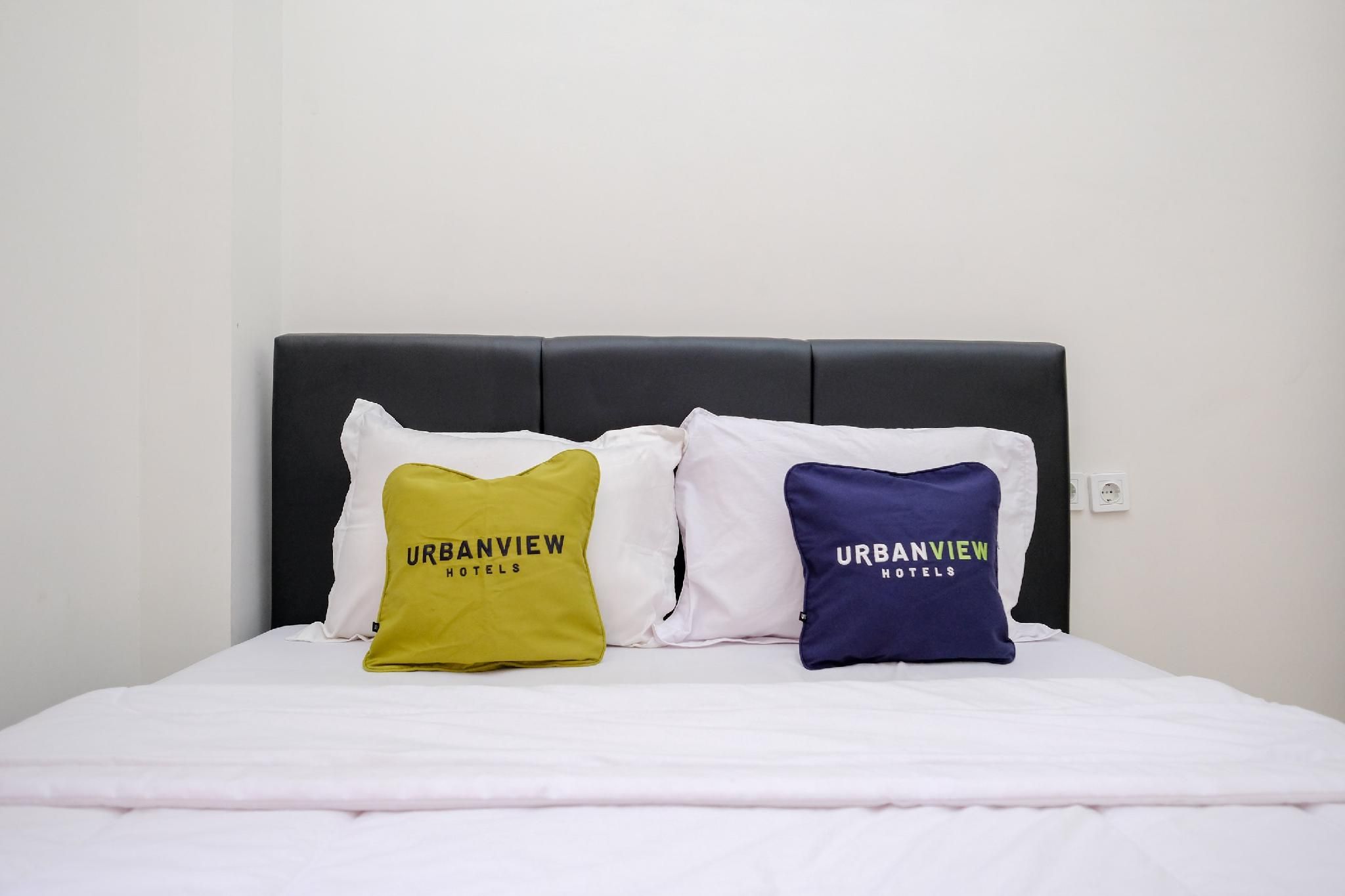 Urbanview Hotel Trisna Tulungagung Standard Room