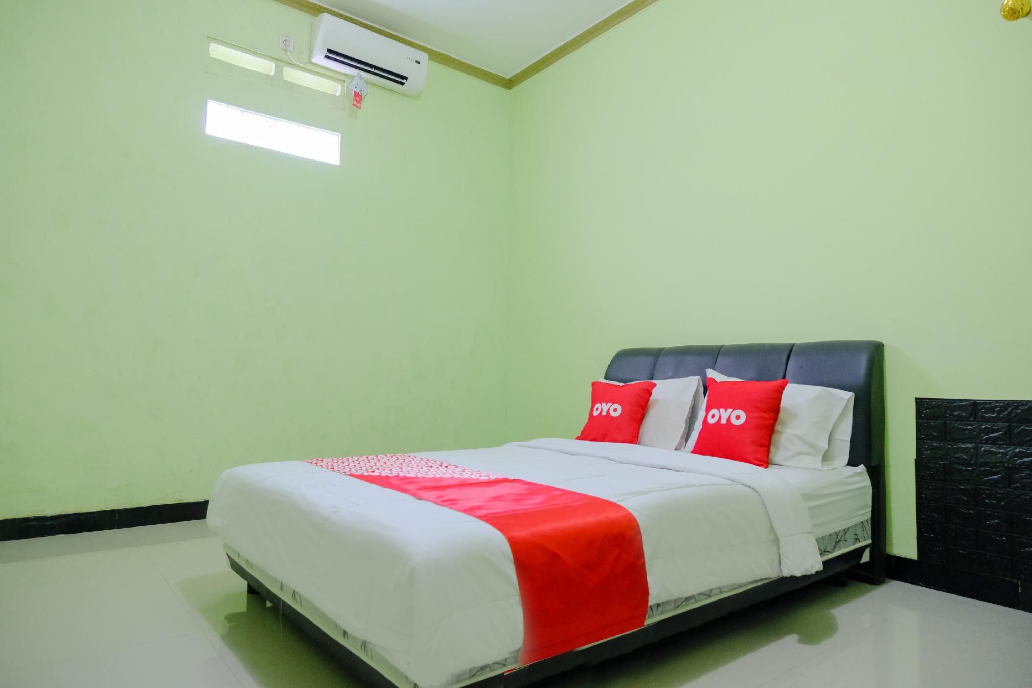 OYO Life 2508 Alba Suites Homestay Syariah Deluxe Double Room for 2 Adults and 1 Child 3