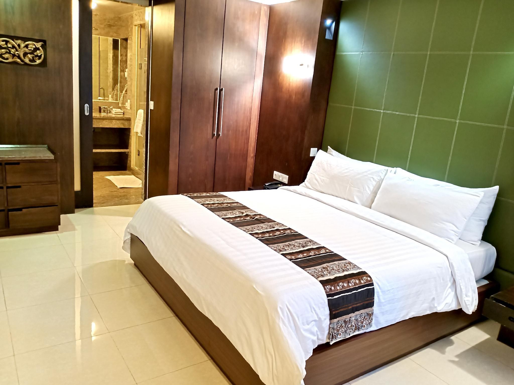 Crown Victoria Hotel Tulungagung Suite Rooms