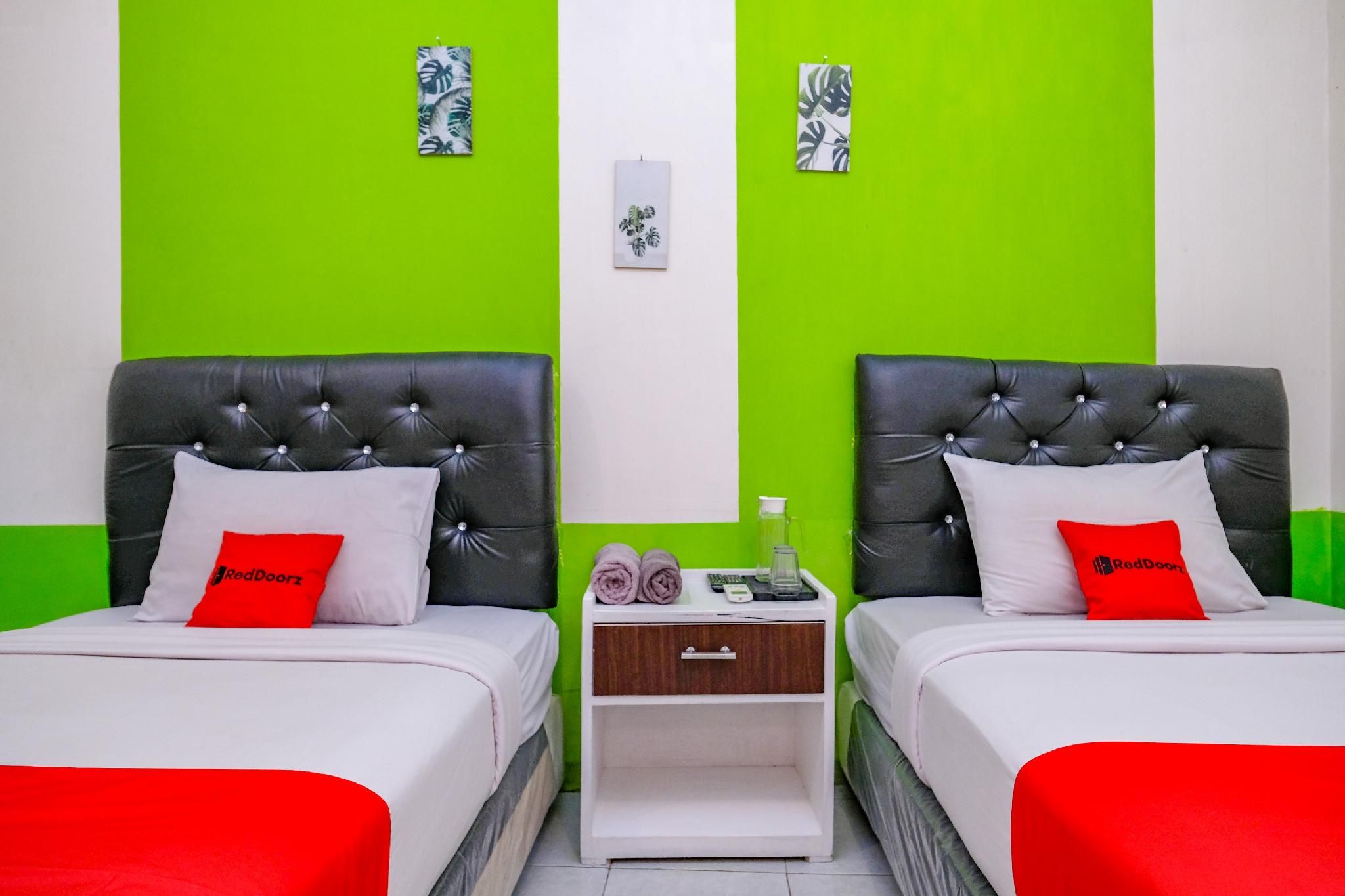 RedDoorz @ Sakinah Family Tulungagung Twin Room 3