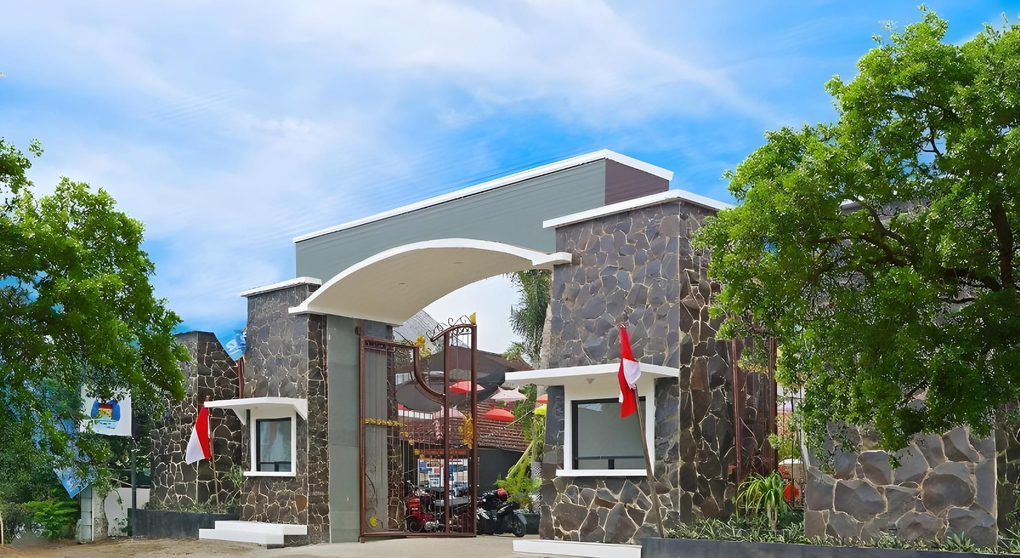 Hotel O Trisna Srabah Resort Homestay & Resto