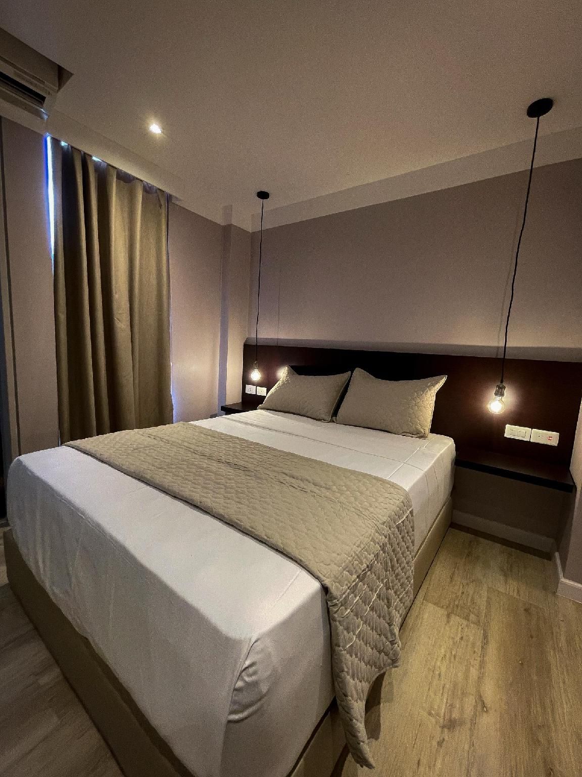 Deluxe Standard Queen Room