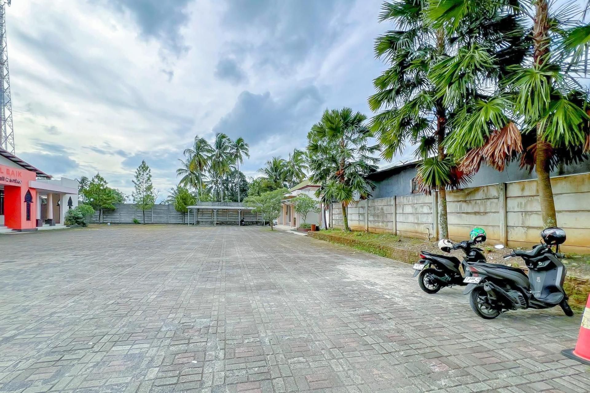 RedDoorz Premium @ Hotel Riyadi Syariah
