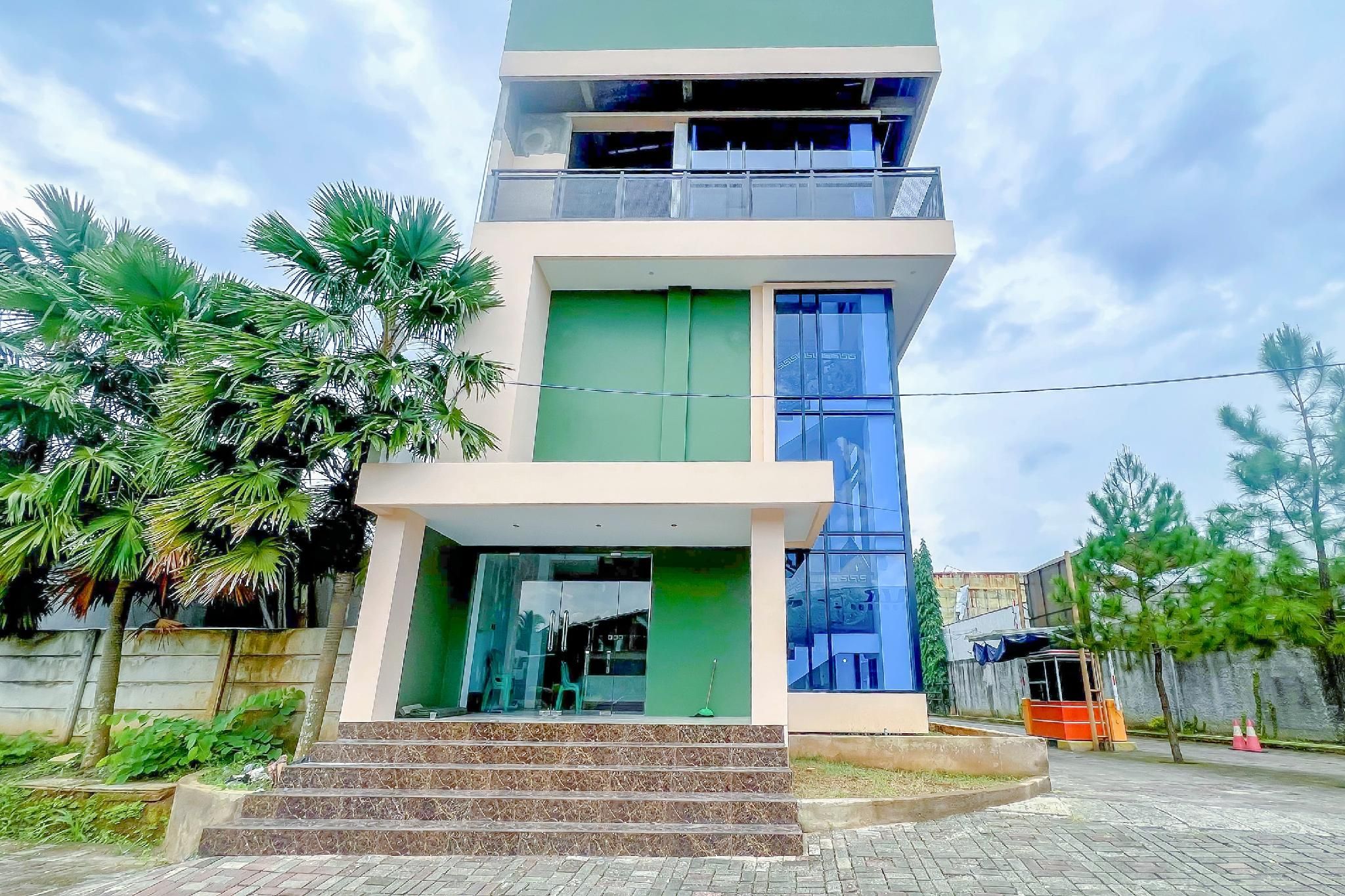 RedDoorz Premium @ Hotel Riyadi Syariah