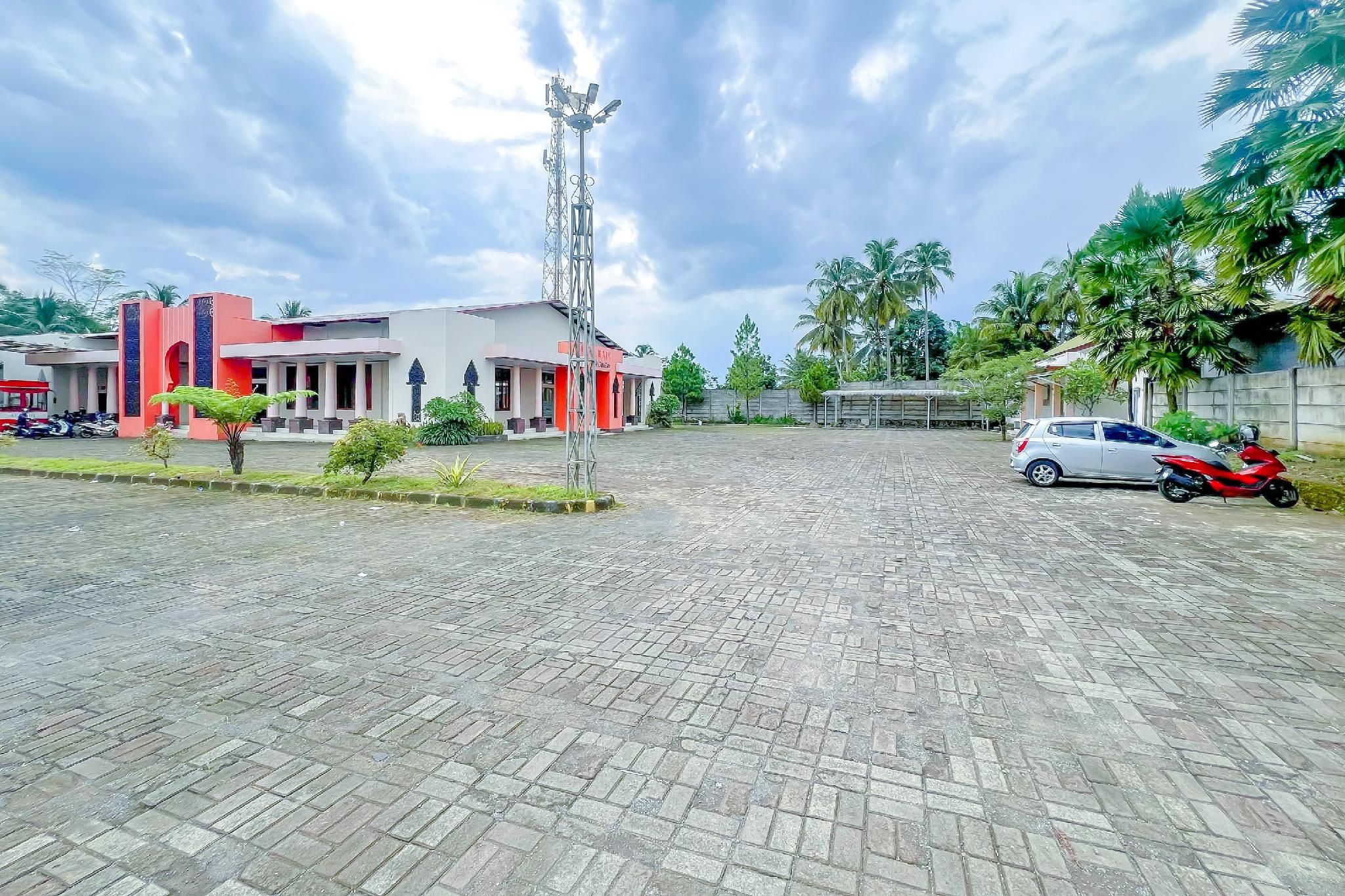 RedDoorz Premium @ Hotel Riyadi Syariah