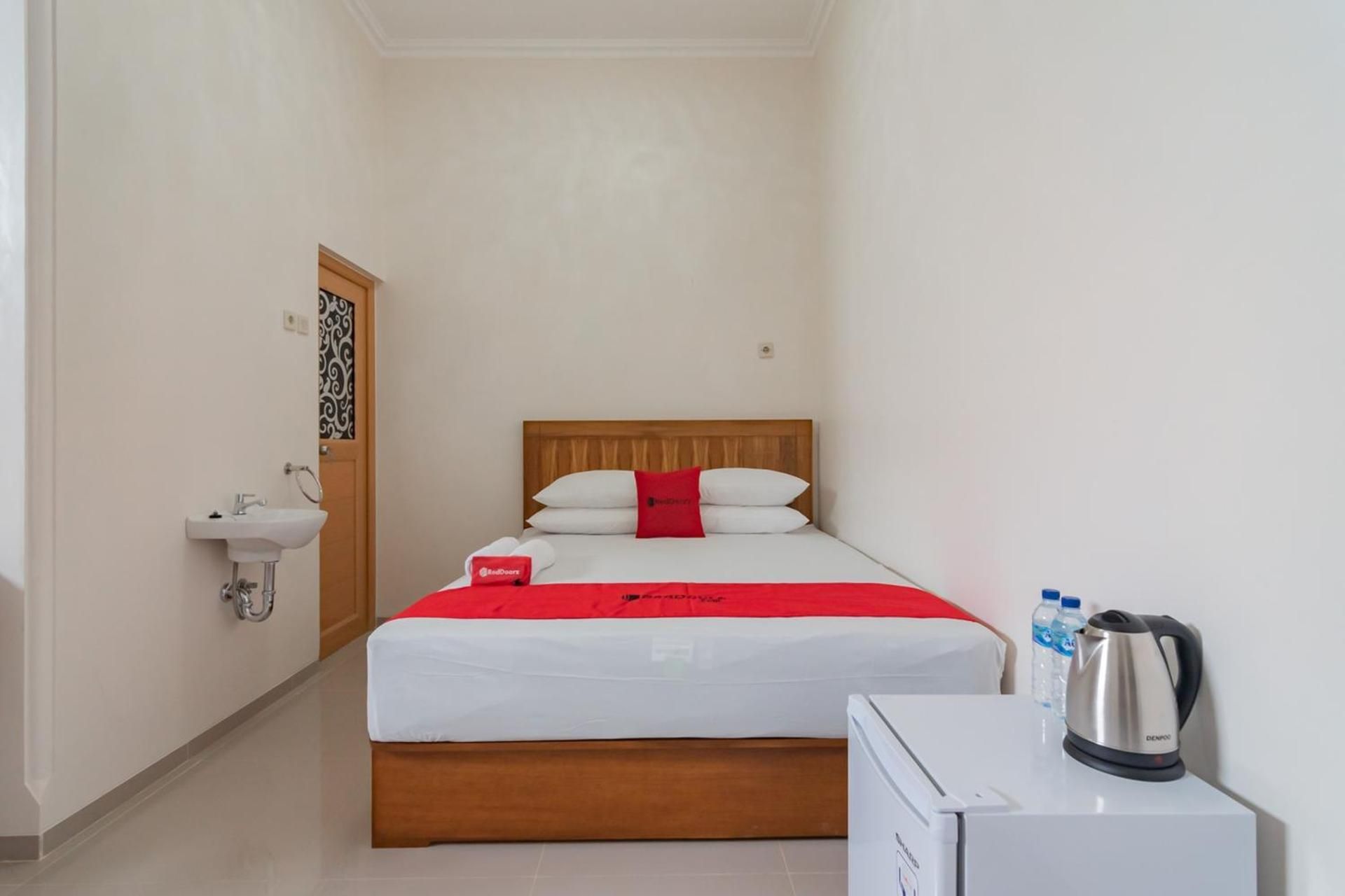 RedDoorz Room