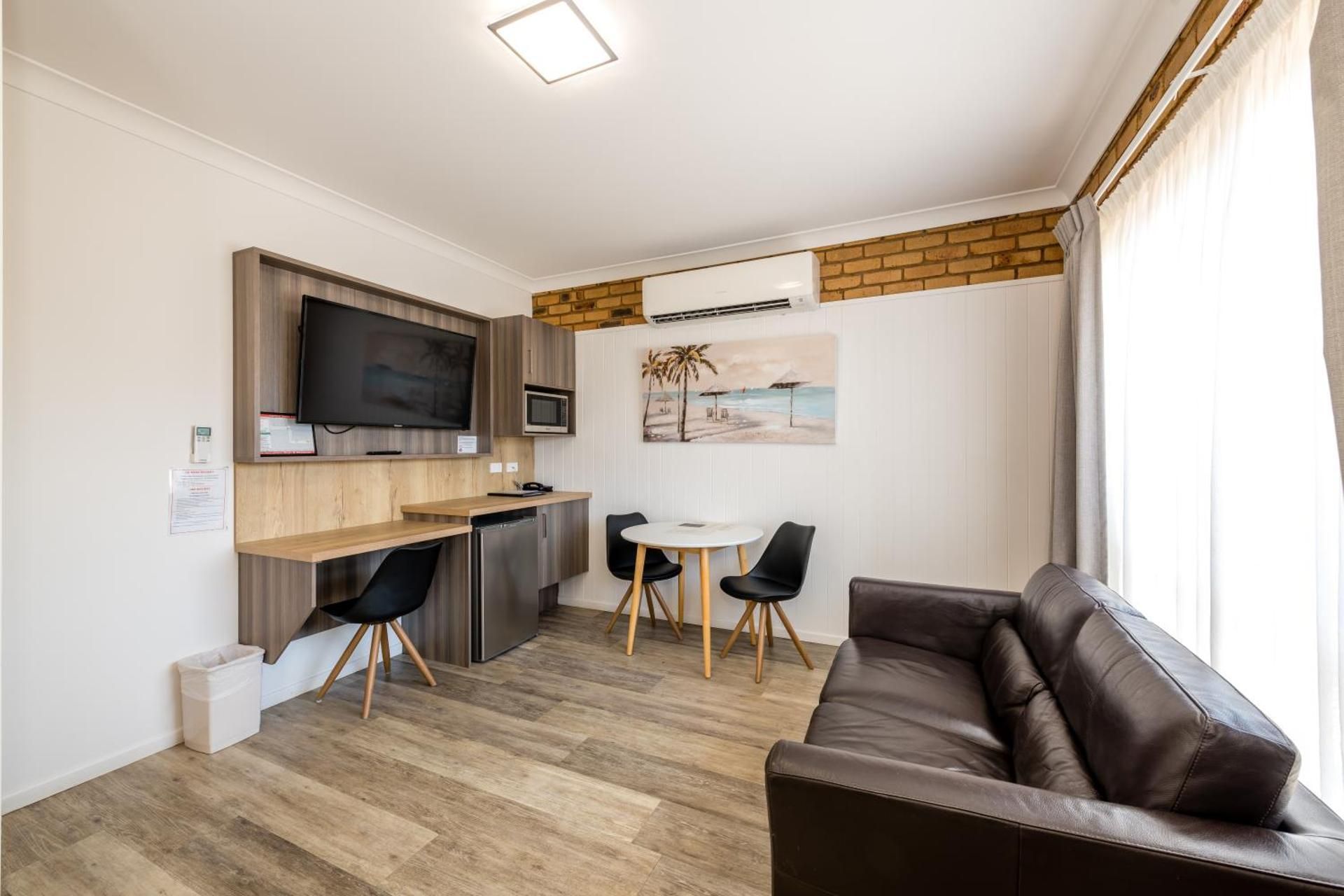 The Club Motor Inn Chinchilla Family Room 3