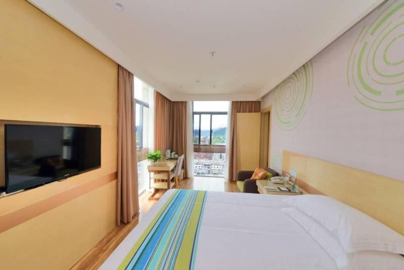 Business Queen Room